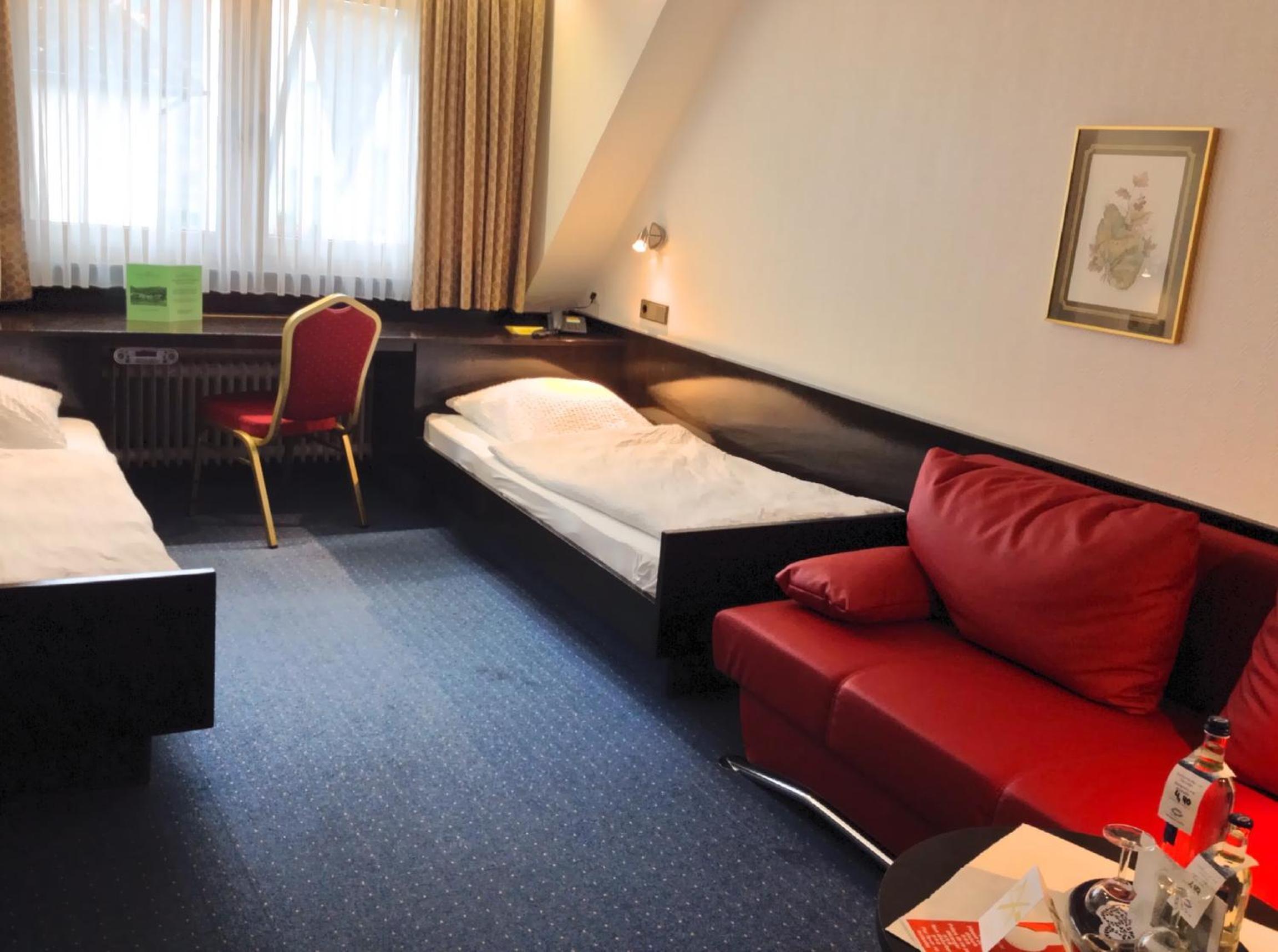 Twin Room - Photo 13