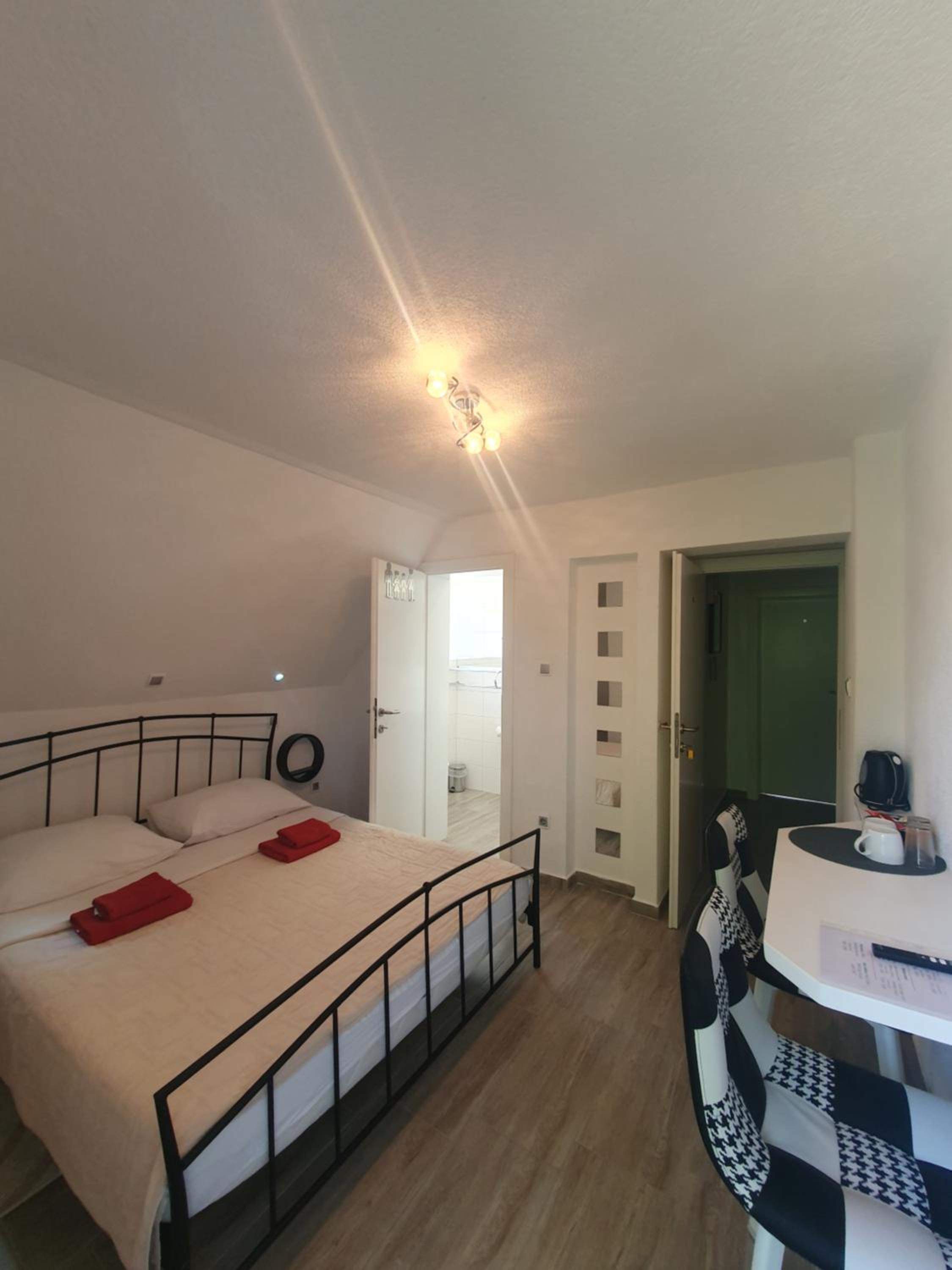 Double Room with Balcony - Photo 31