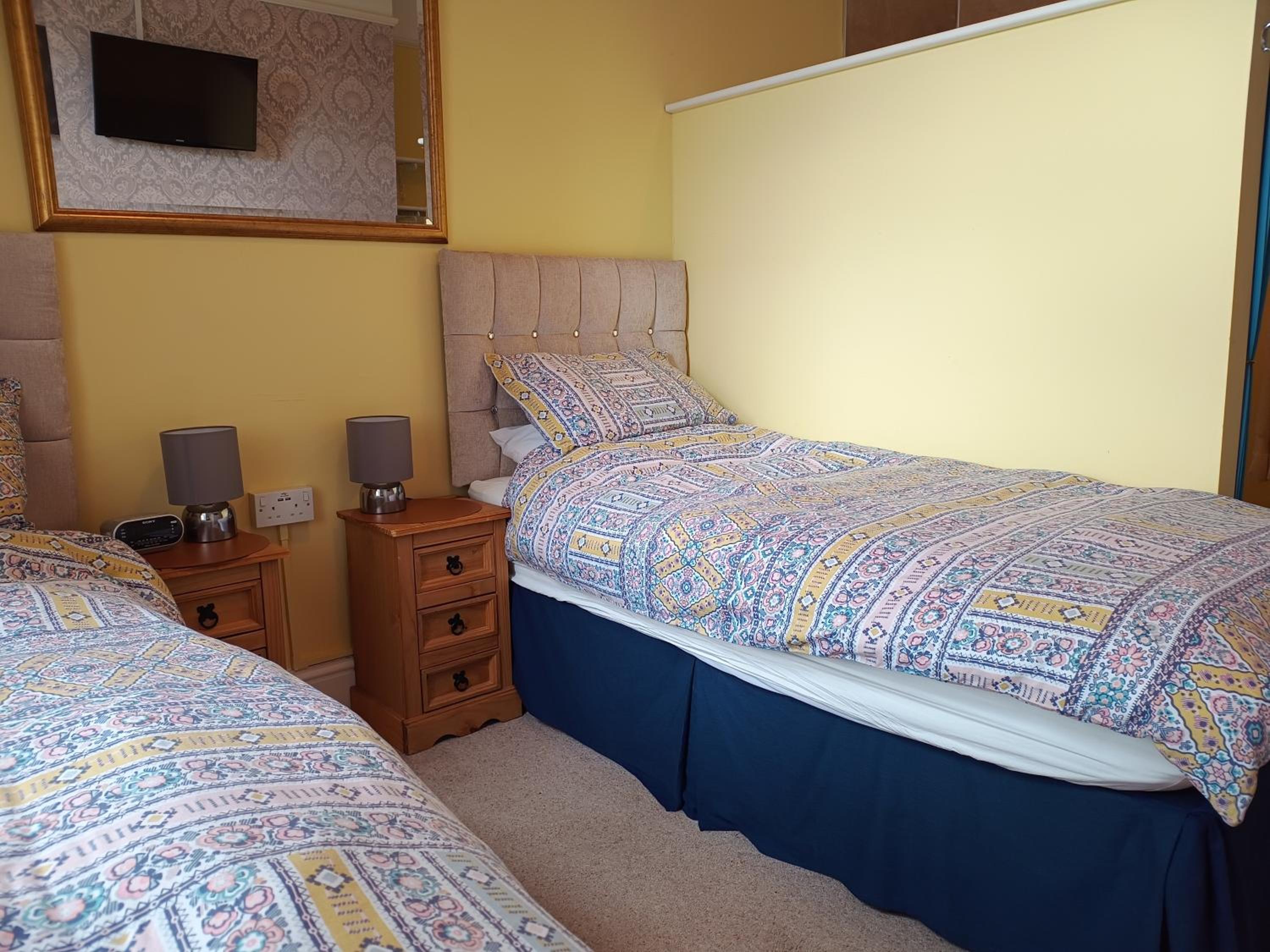 Twin Room with Bathroom photo 3