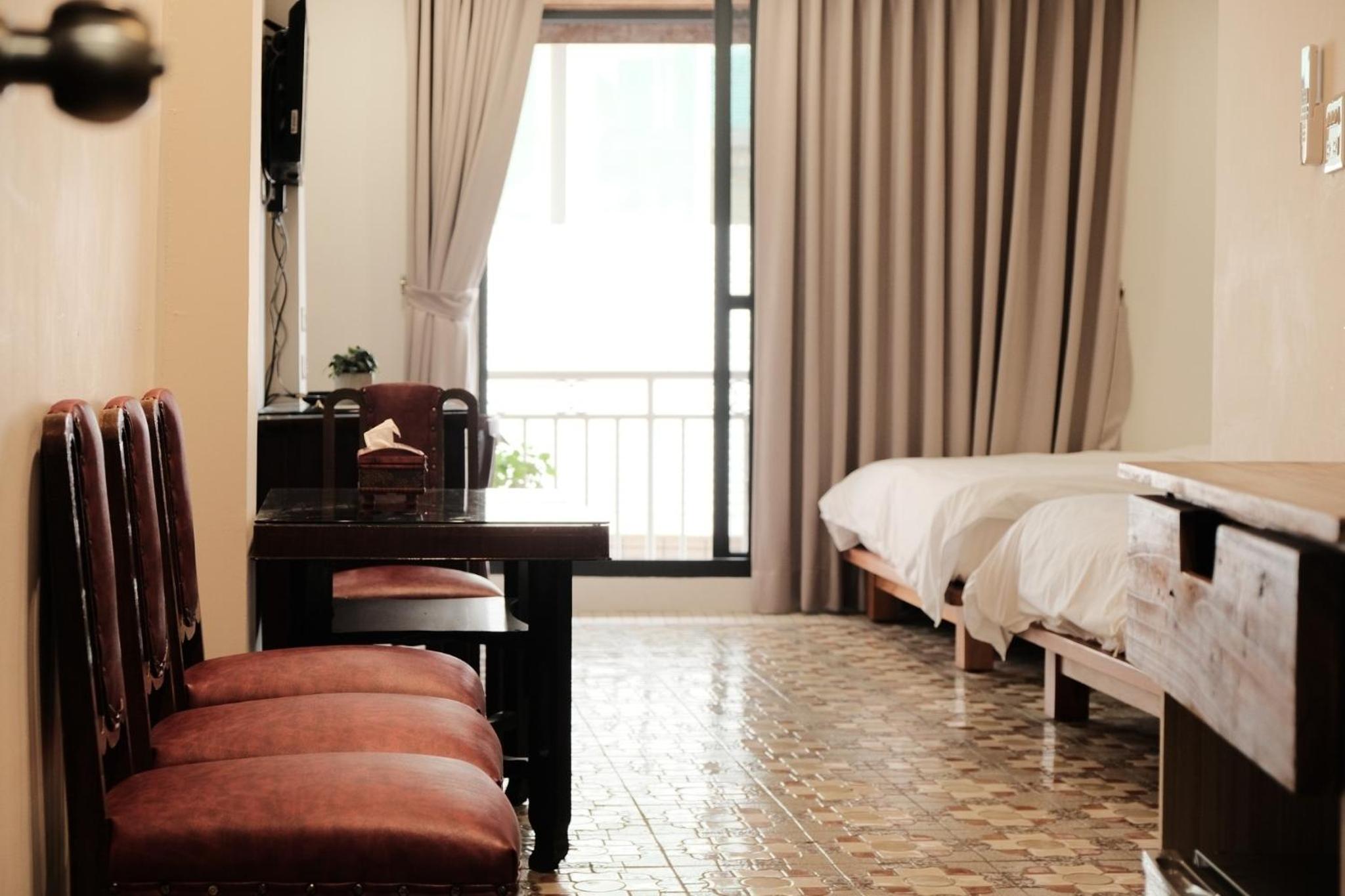 Quadruple Room with Private Bathroom photo 3