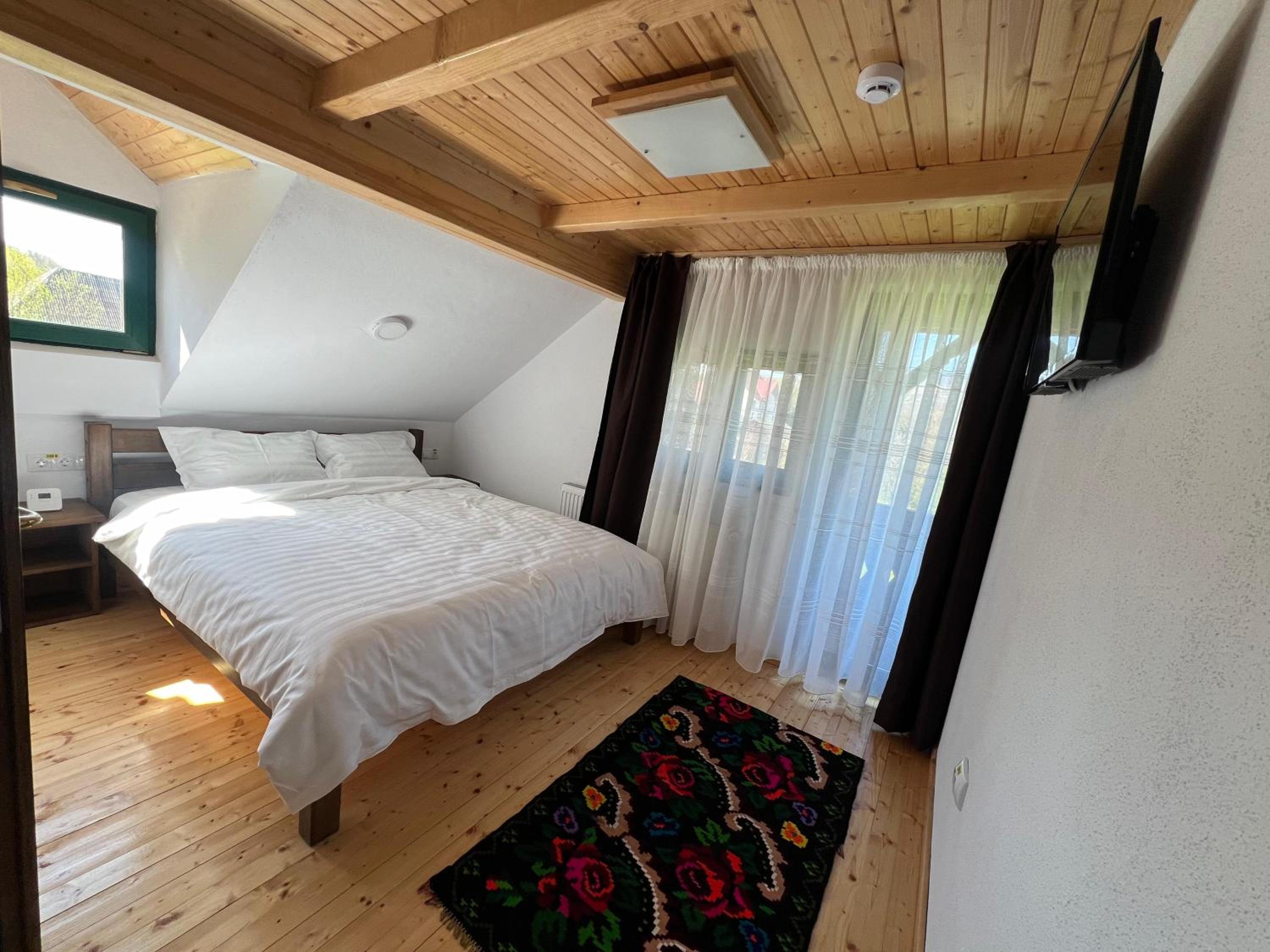 Five-Bedroom House photo 1