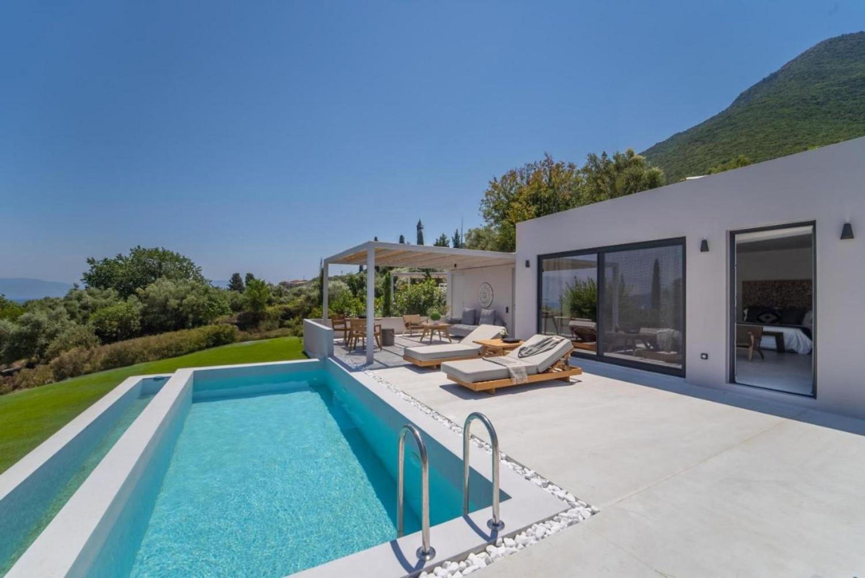 Suite with Private Pool photo 3