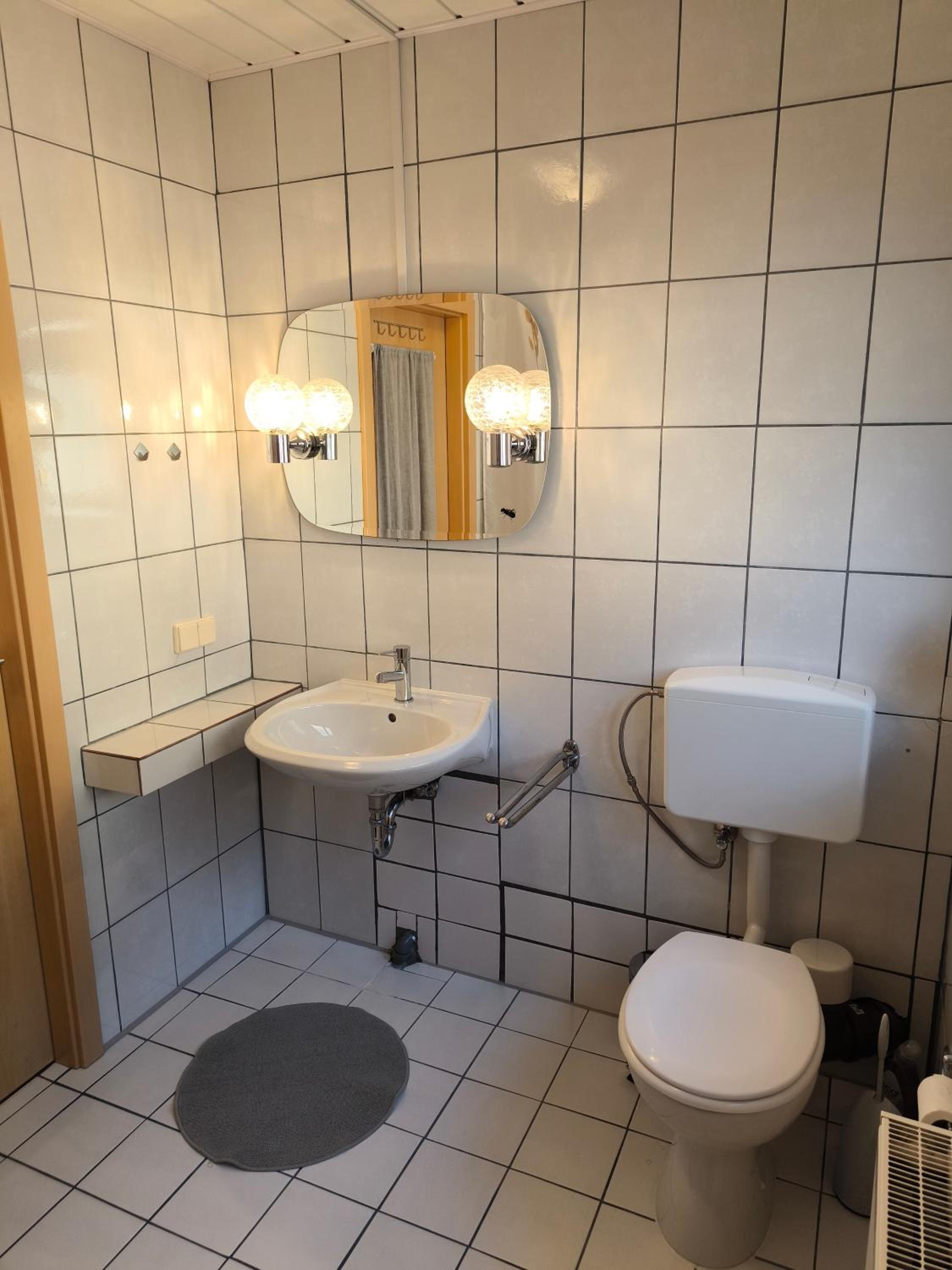 Single Room with Bathroom photo 2