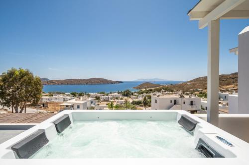 Suite with Hot Tub photo 2
