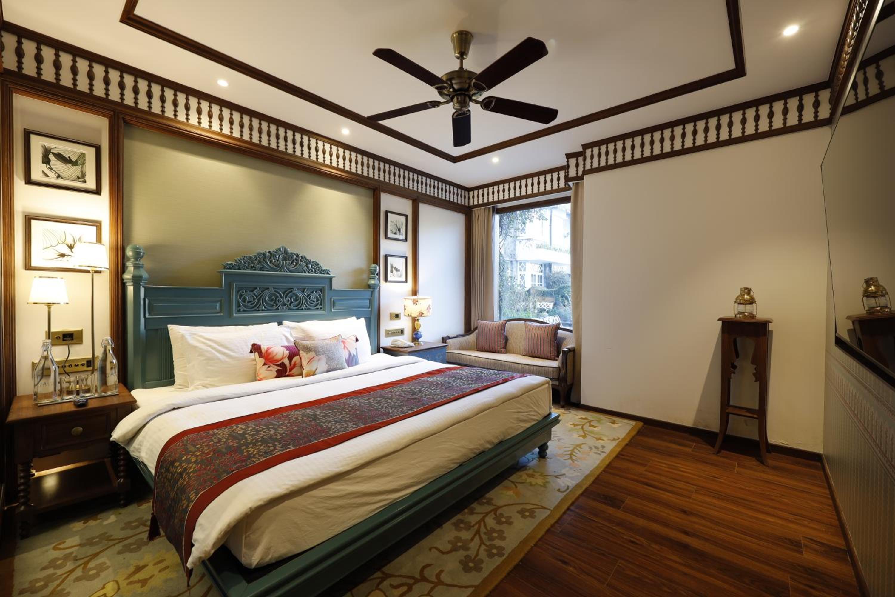 Suite - Photo 1