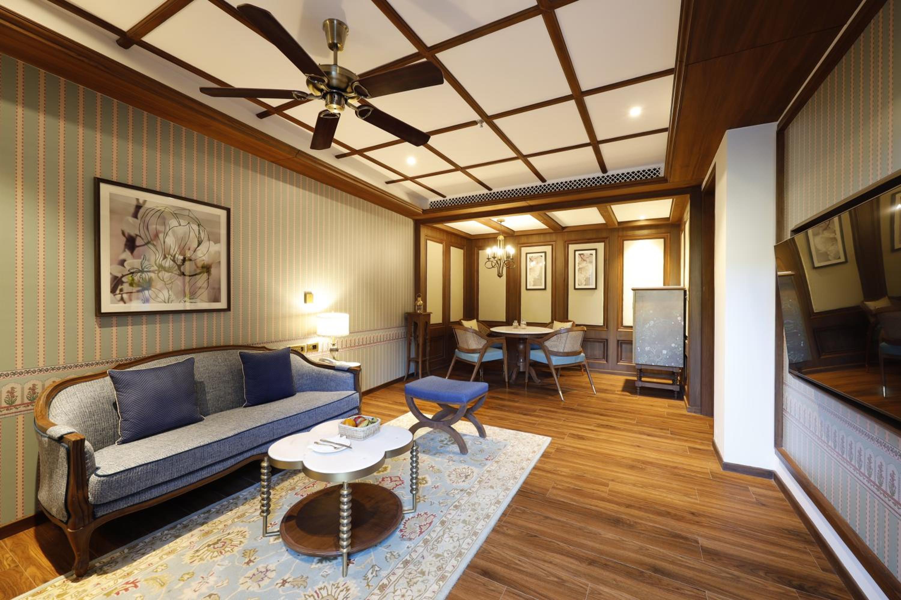 Suite - Photo 2