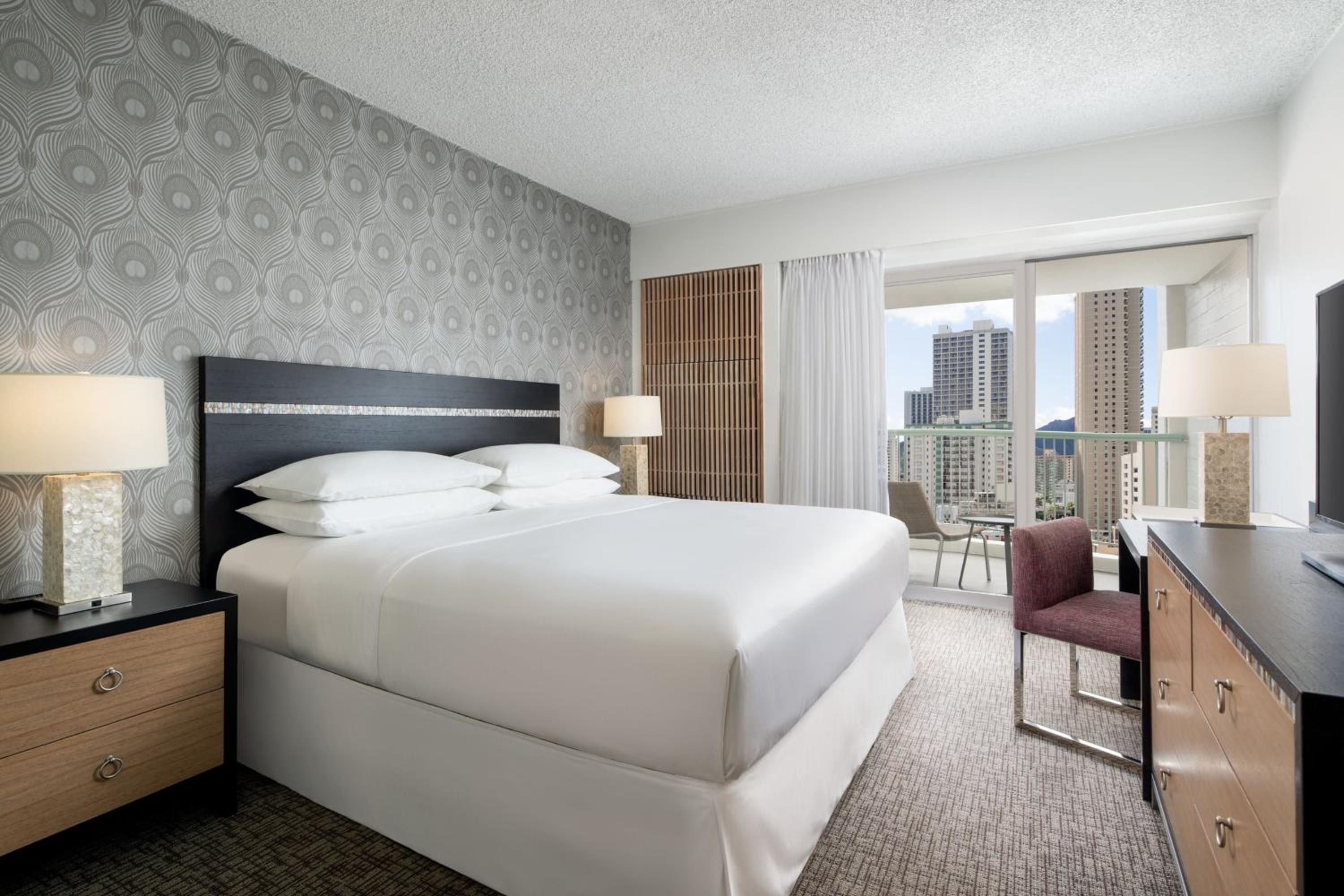 Kaiulani Room King, Guest room, 1 King, Kaiulani Wing