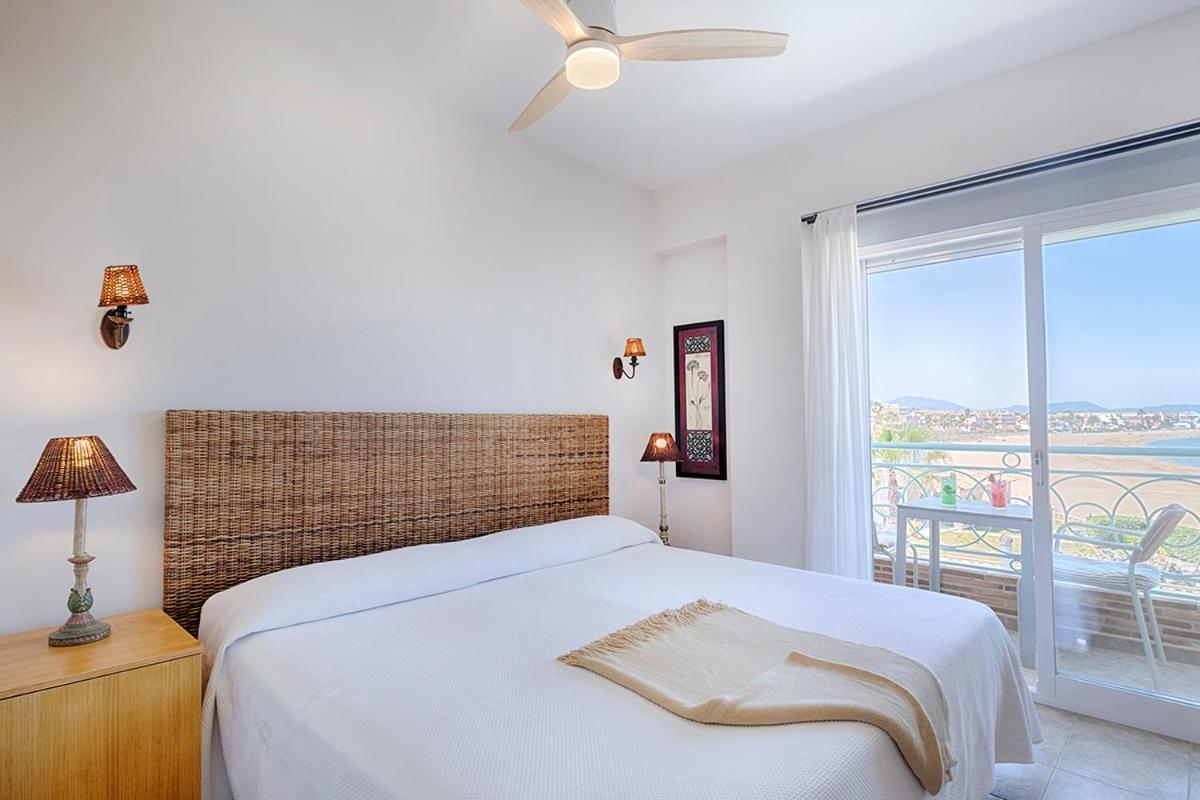 Double or Twin Room with Frontal Sea View - Photo 2