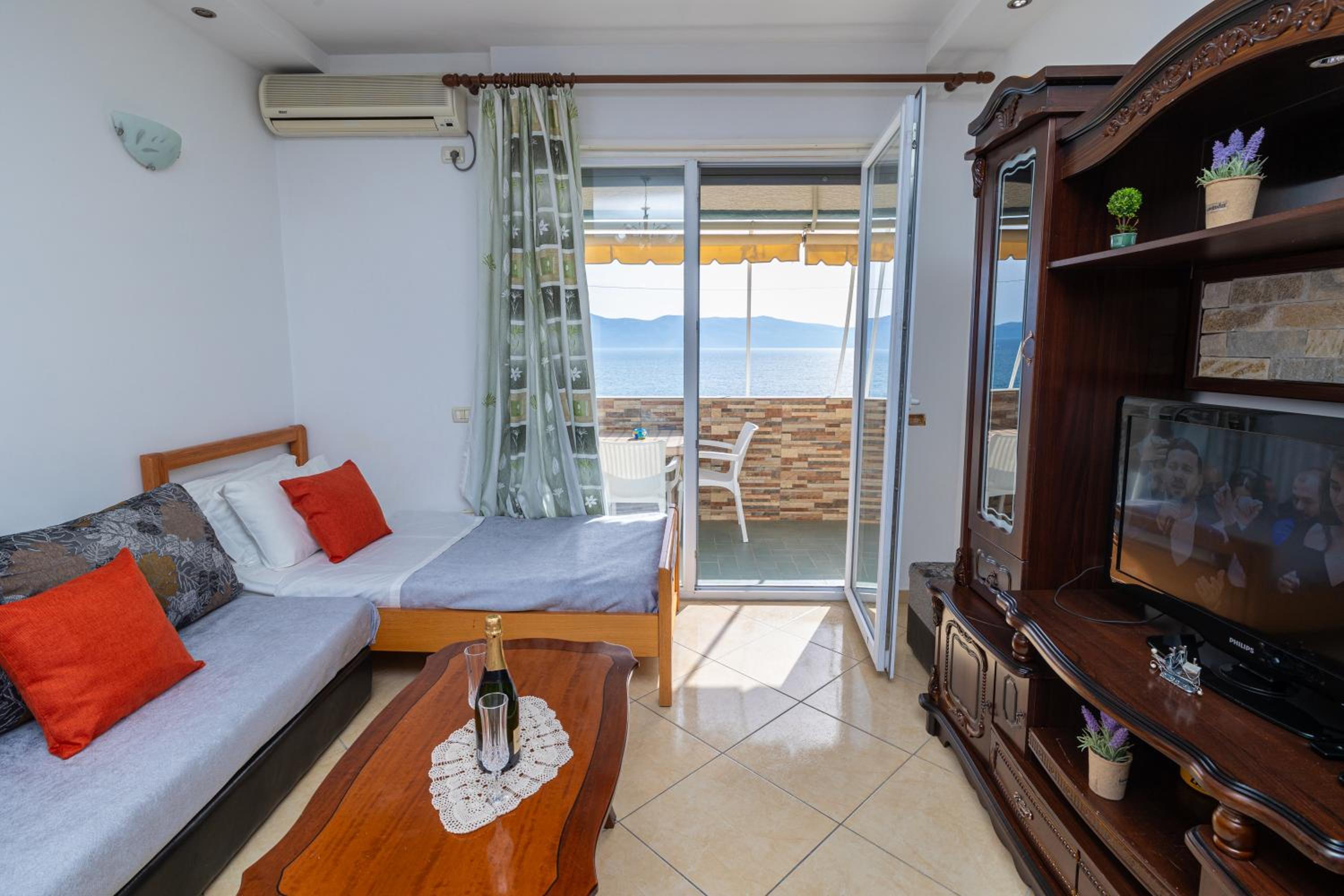 Apartment With Sea View