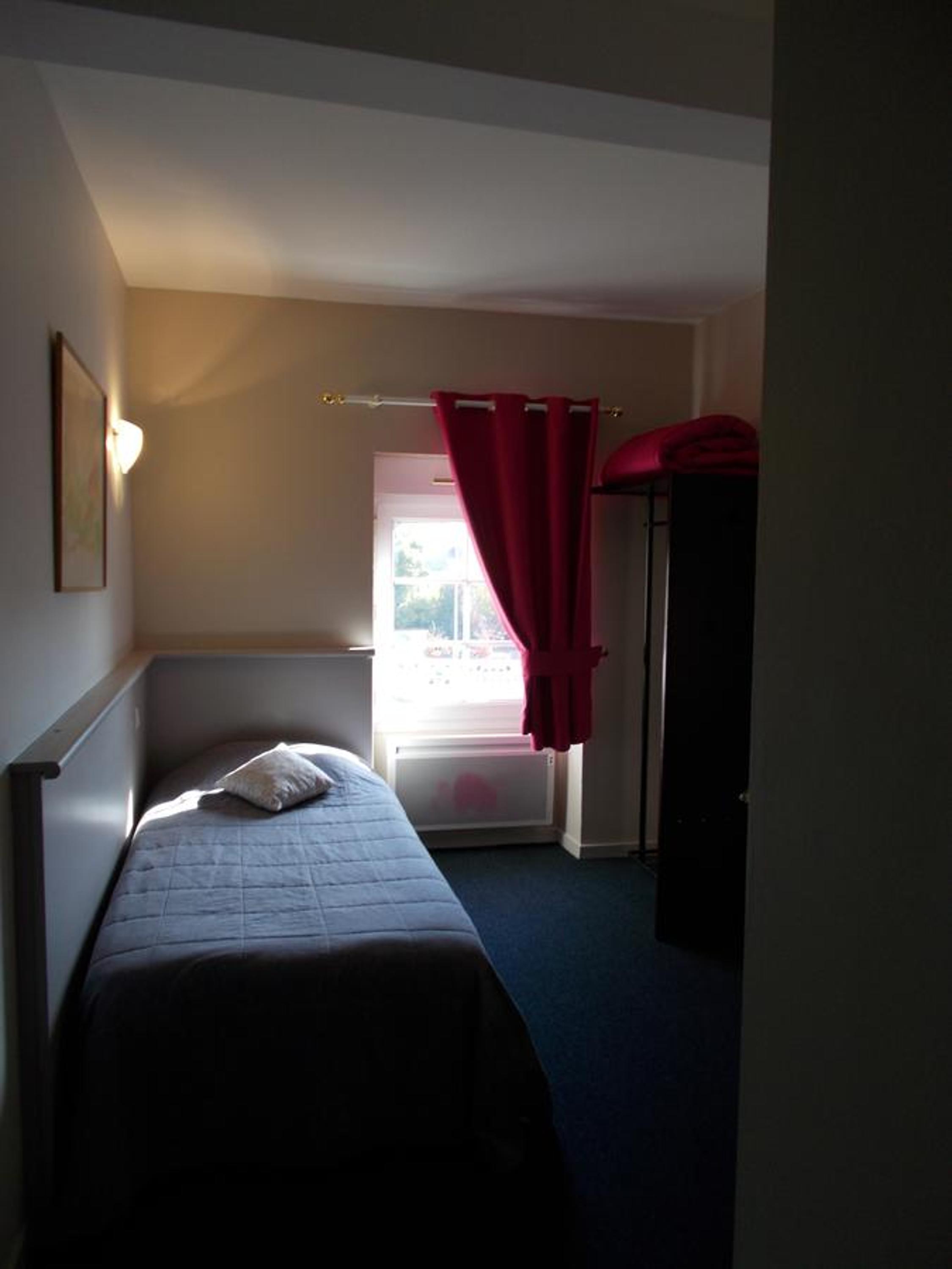Single Room with Private Bathroom photo 2