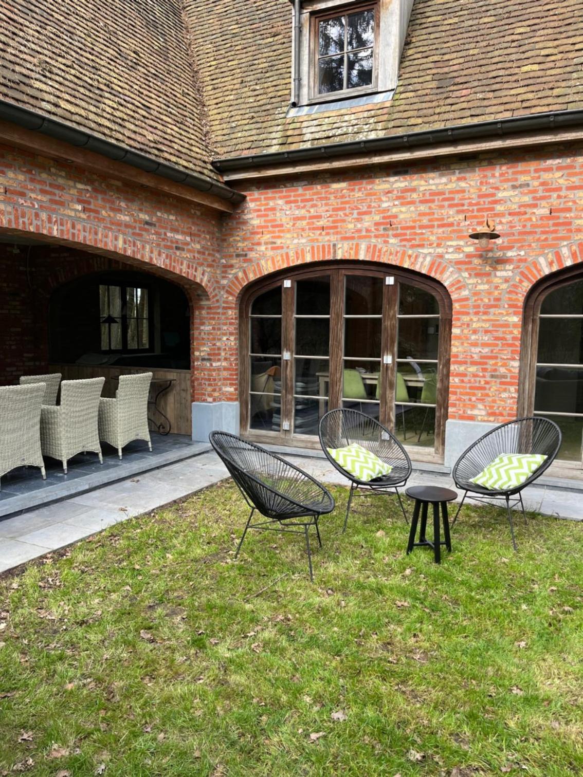 Three-Bedroom House photo 3