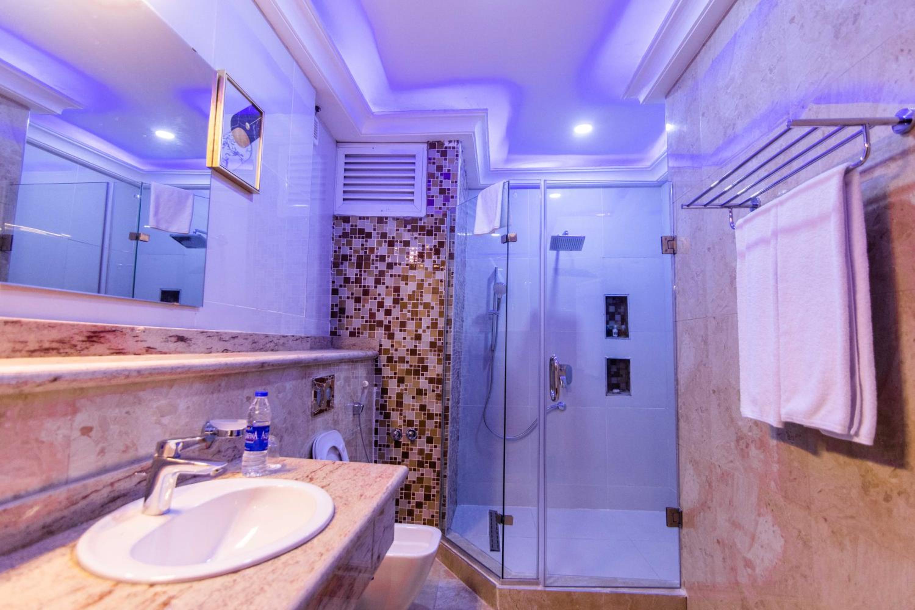 Deluxe King Room photo 3