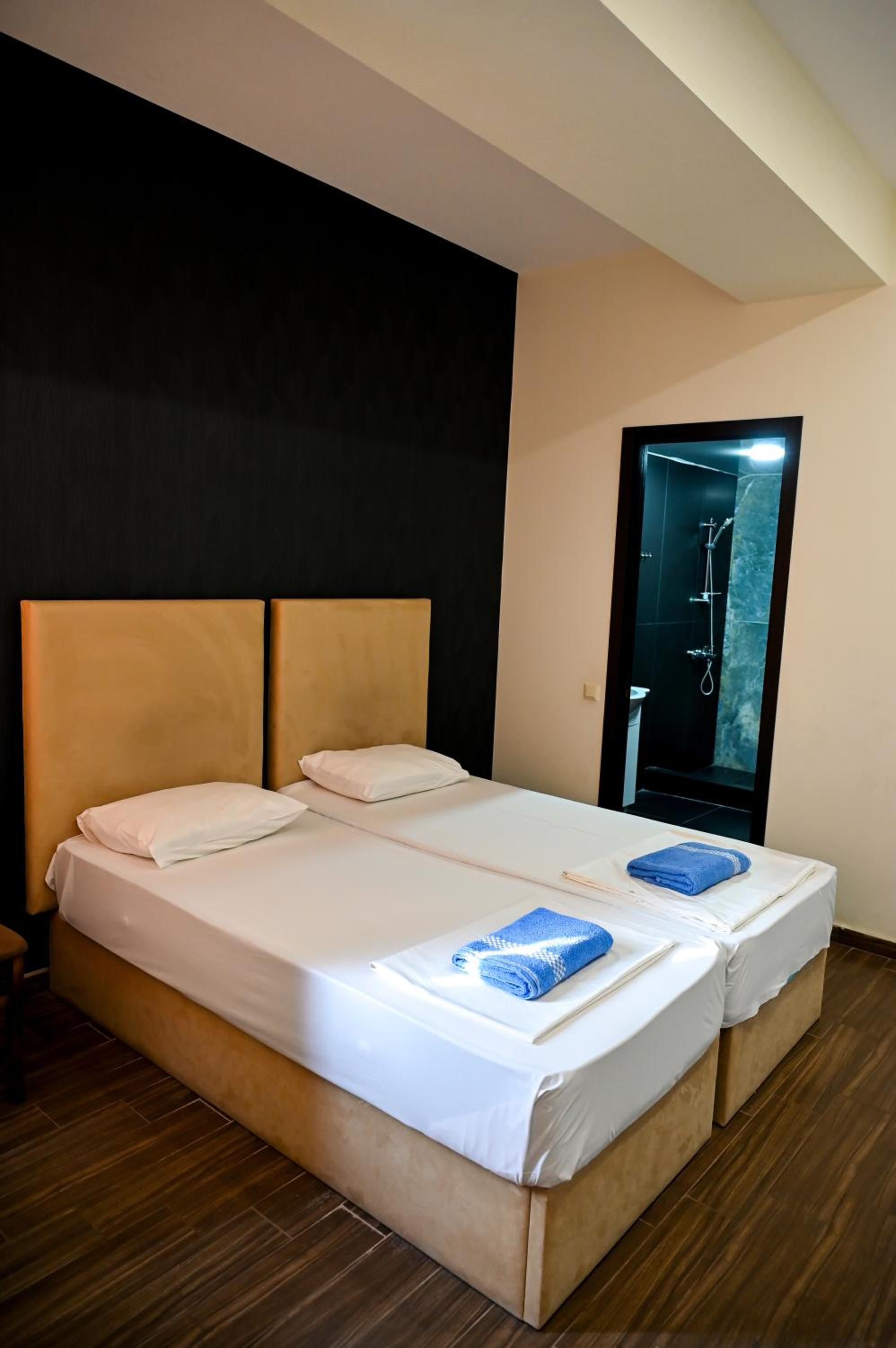Twin Room With Bathroom photo 1