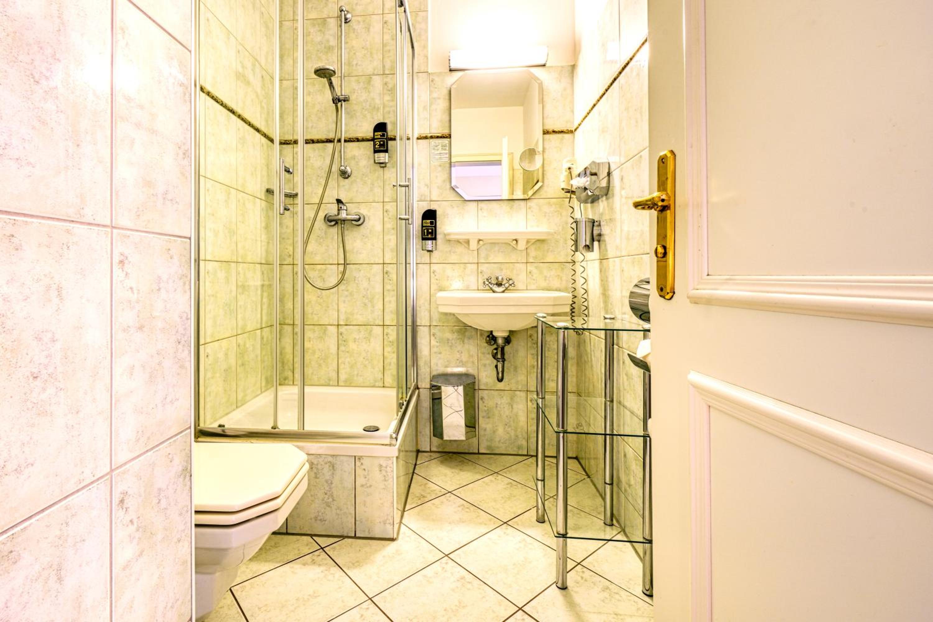 Double Room - Photo 9
