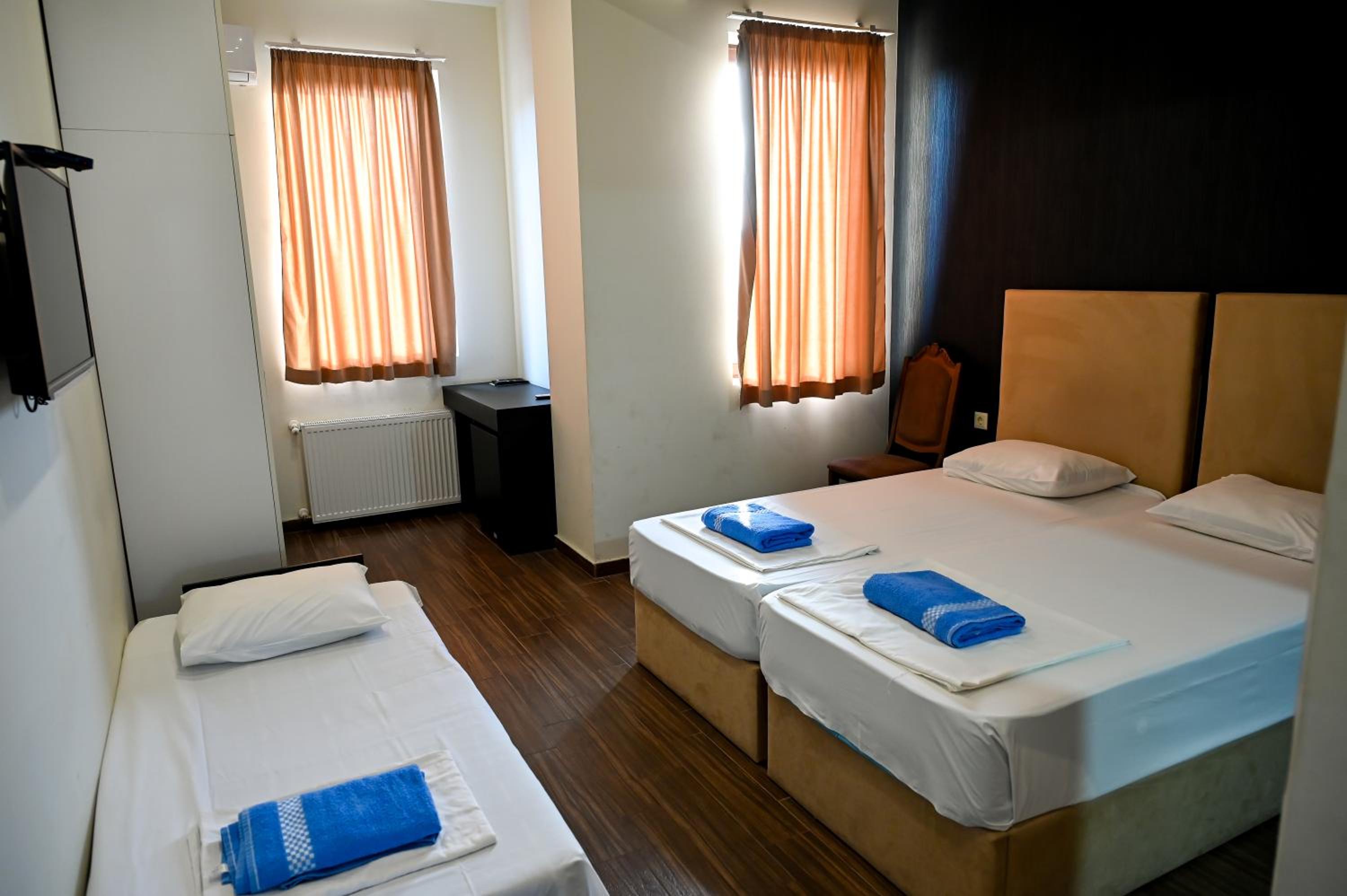 Basic Triple Room photo 1