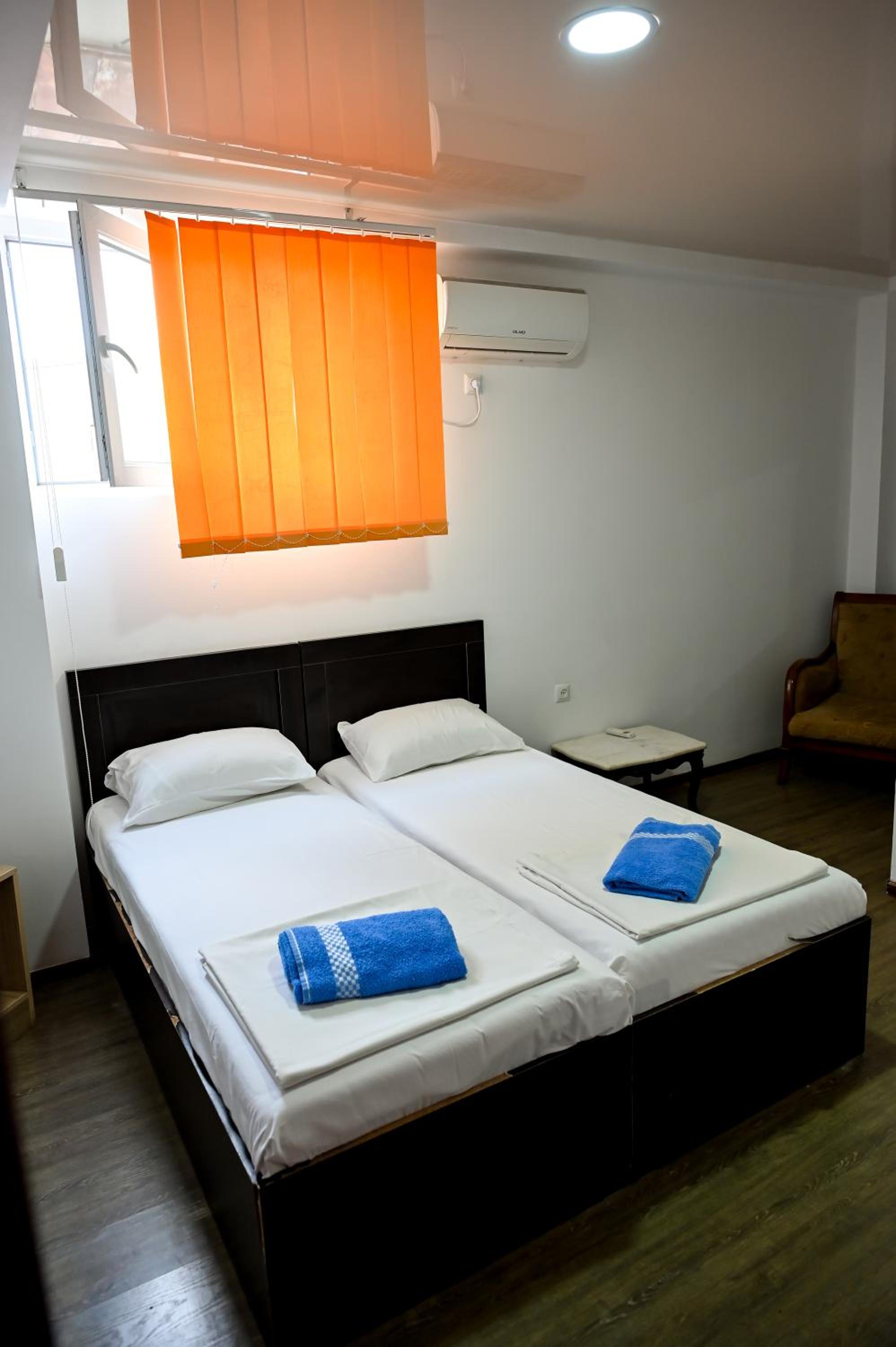 Twin Room With Bathroom photo 3