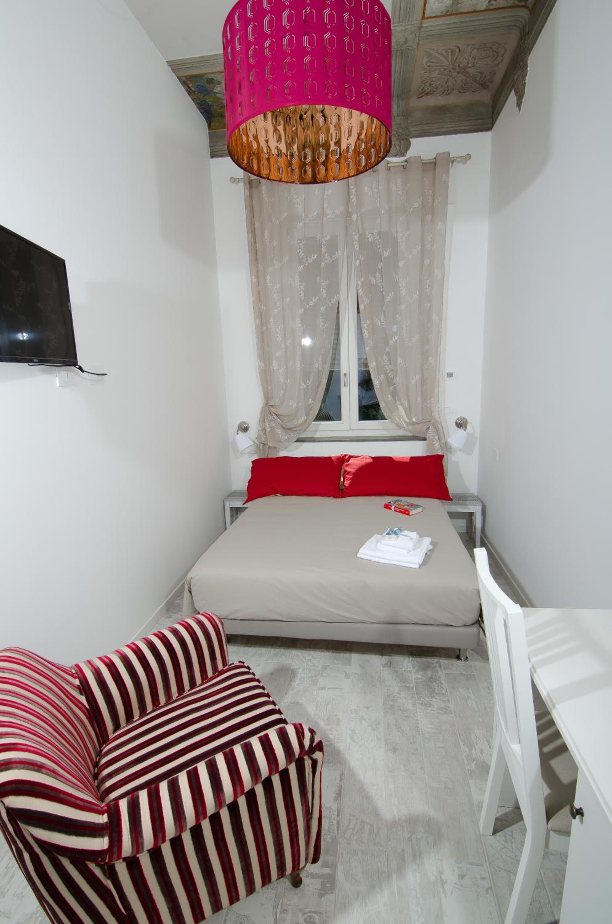 Small Double Room - Photo 1