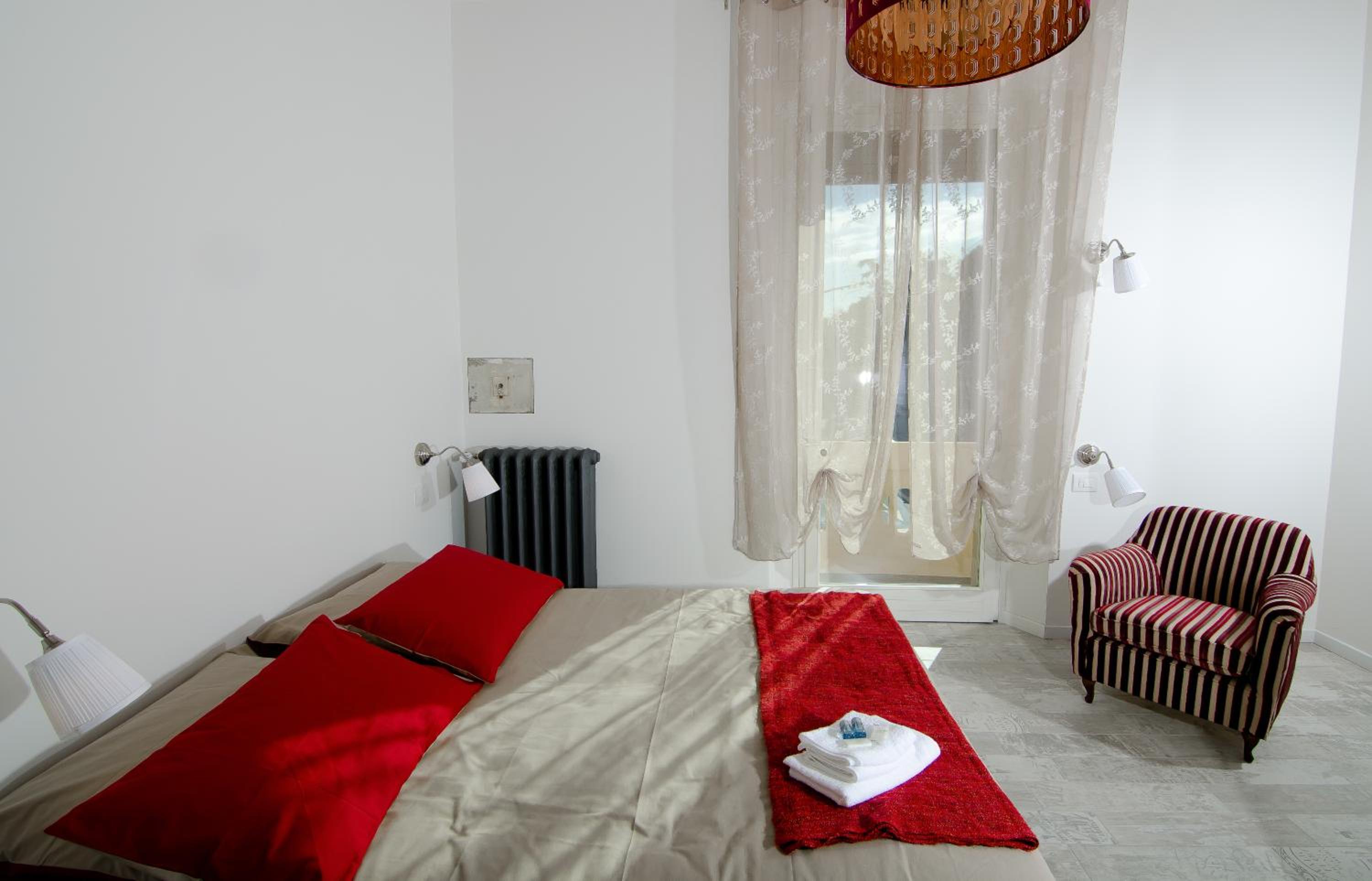 Double or Twin Room with Bathroom - Photo 5