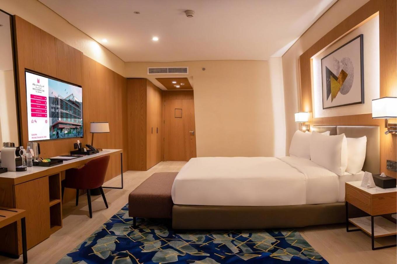 Deluxe King Room - Photo 2