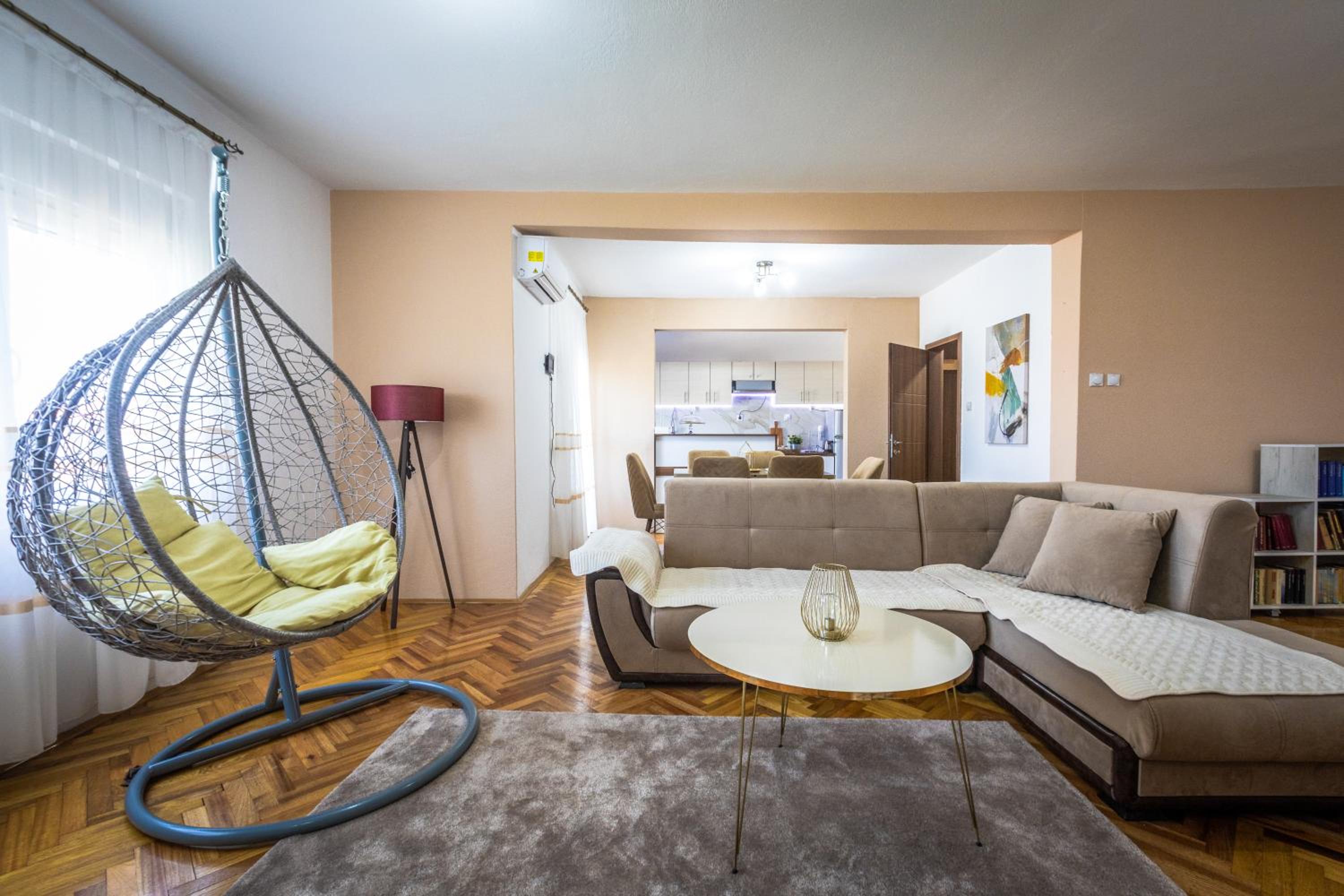 Apartment with Balcony photo 1