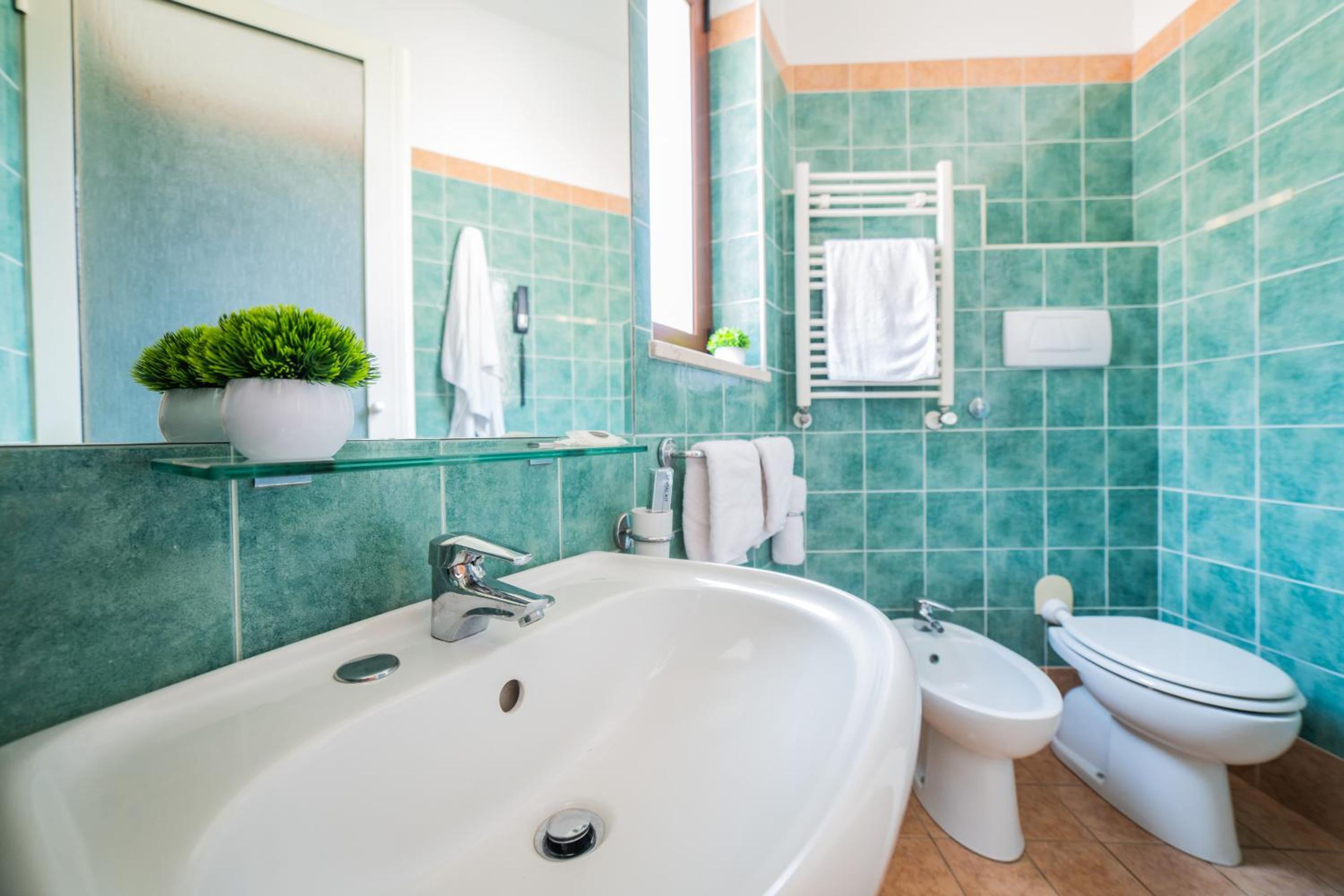 Twin Room with Shower photo 2