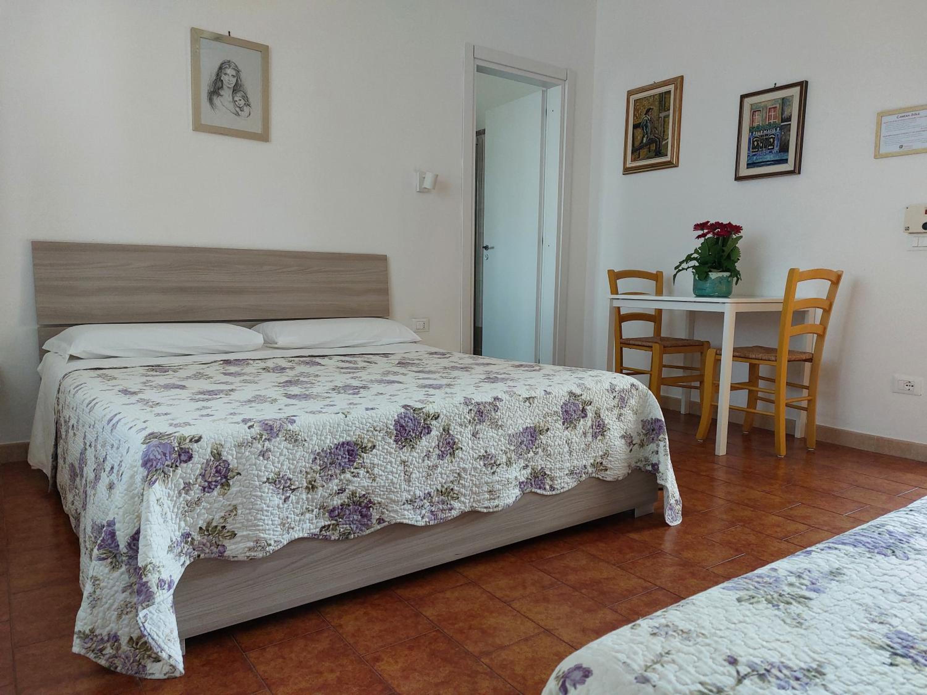 Triple Room with Private Bathroom - Photo 2