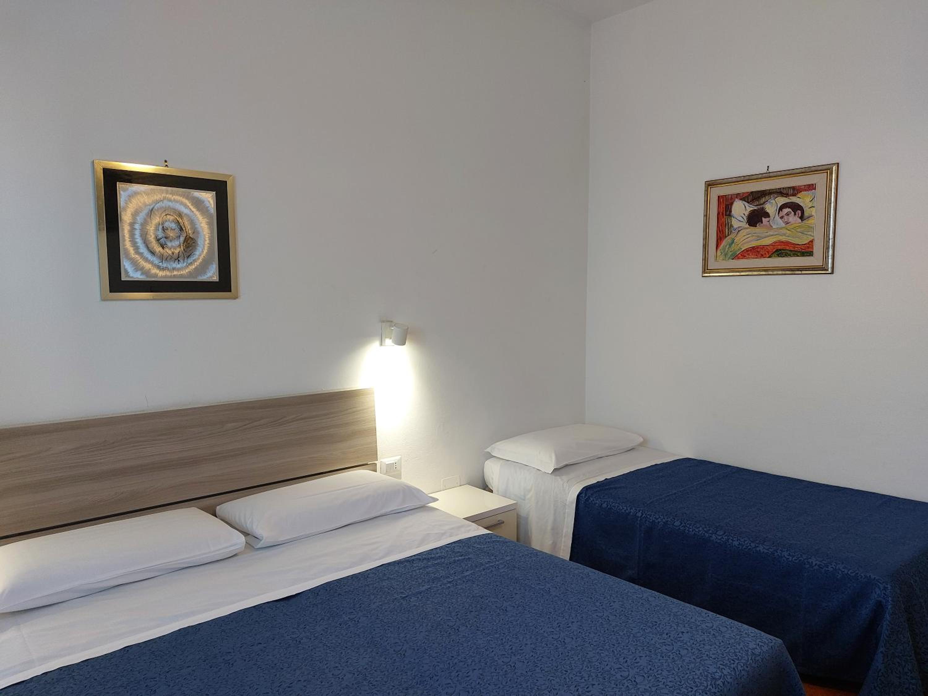 Standard Triple Room - Photo 2