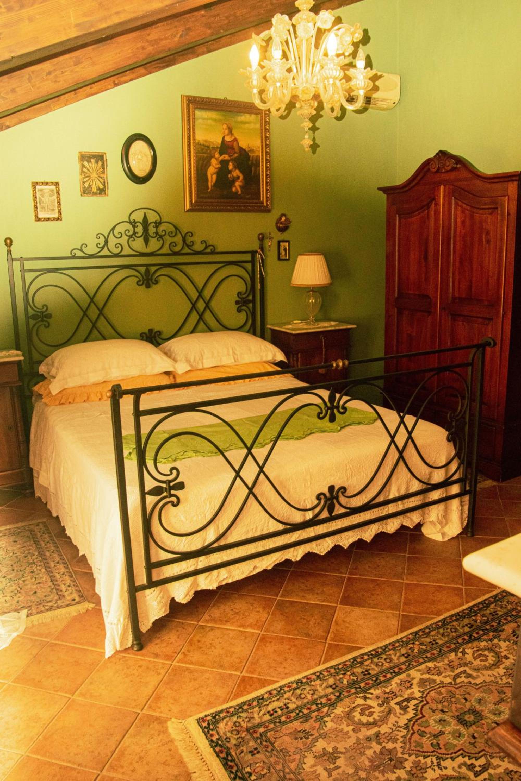 Deluxe Room (2 Adults + 1 Child) photo 1