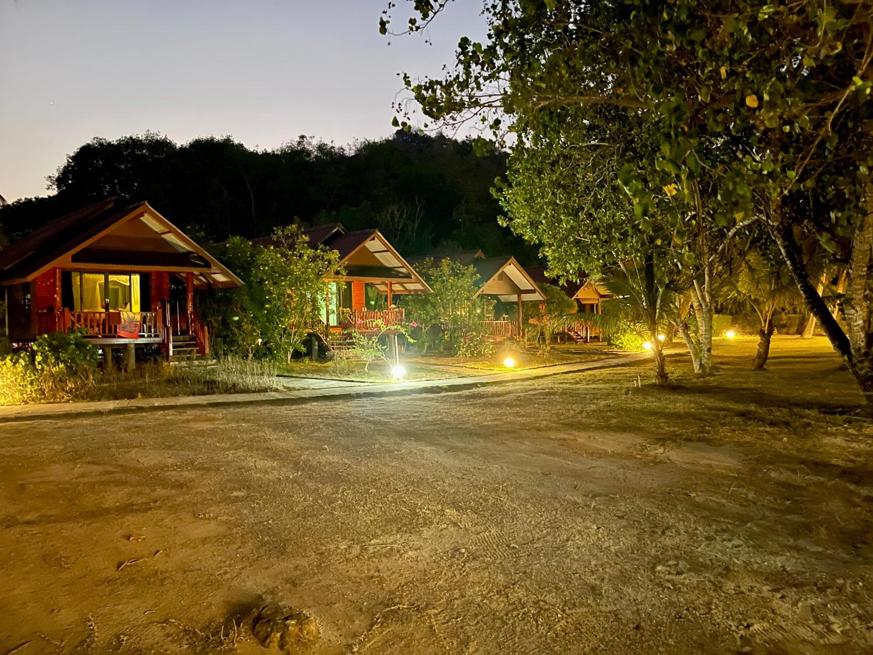 Bungalow with Fan - Beach Front photo 3