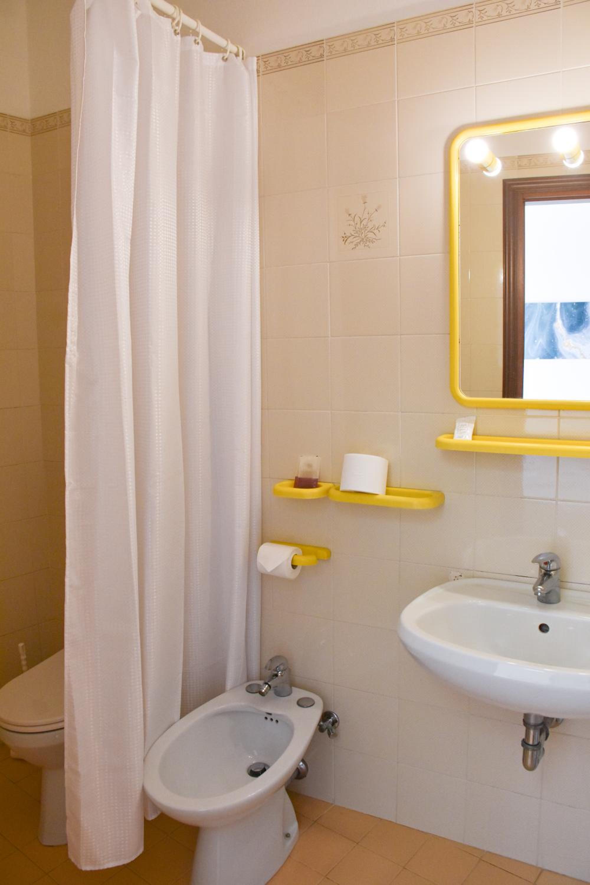 Double or Twin Room photo 3