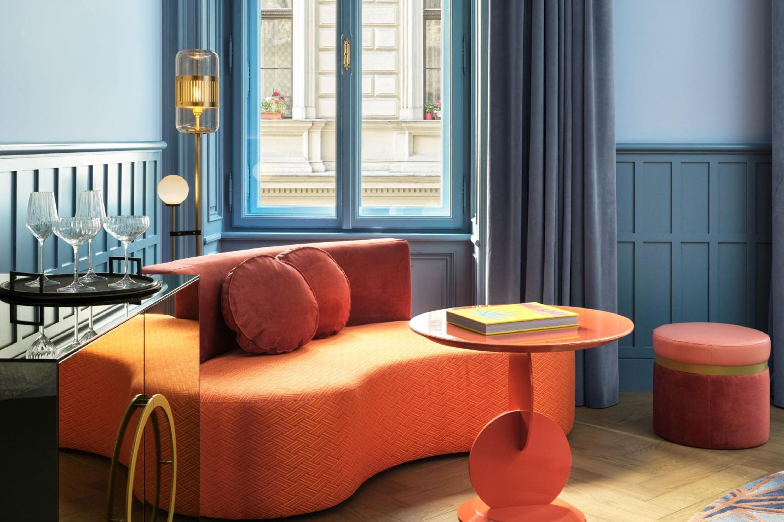 Deluxe Twin Room with Street View