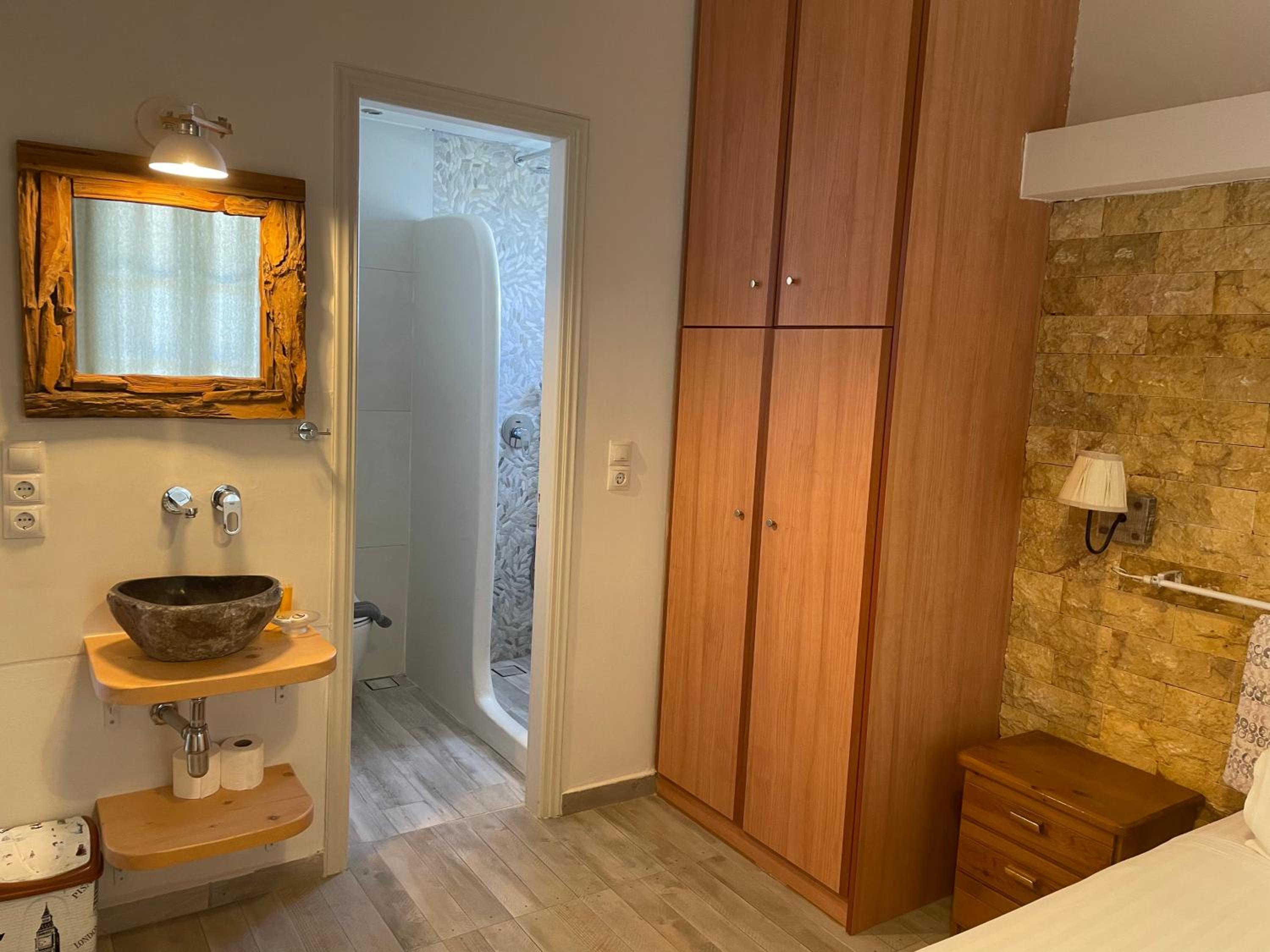 Triple Room - Photo 17