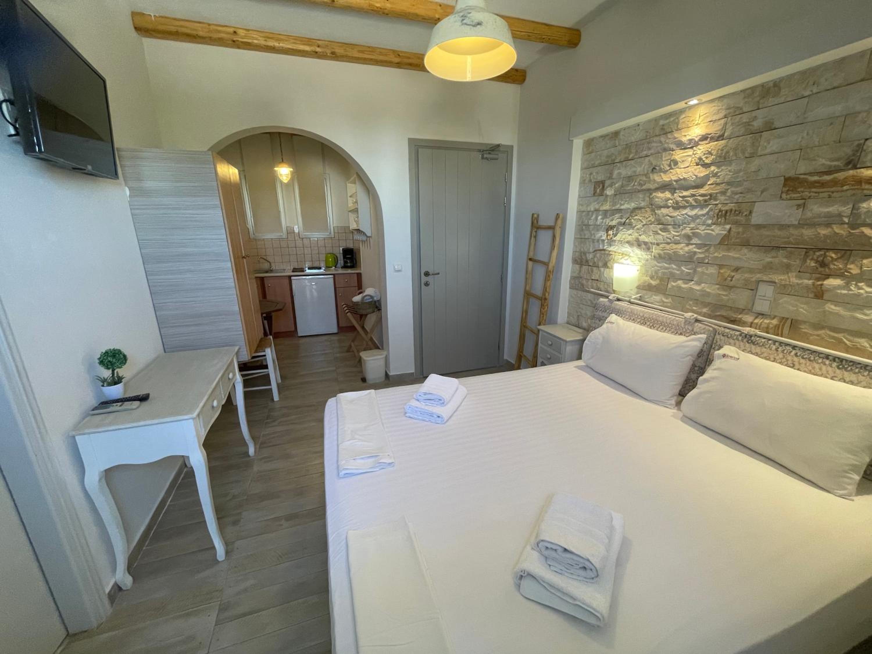 Double Room - Photo 5
