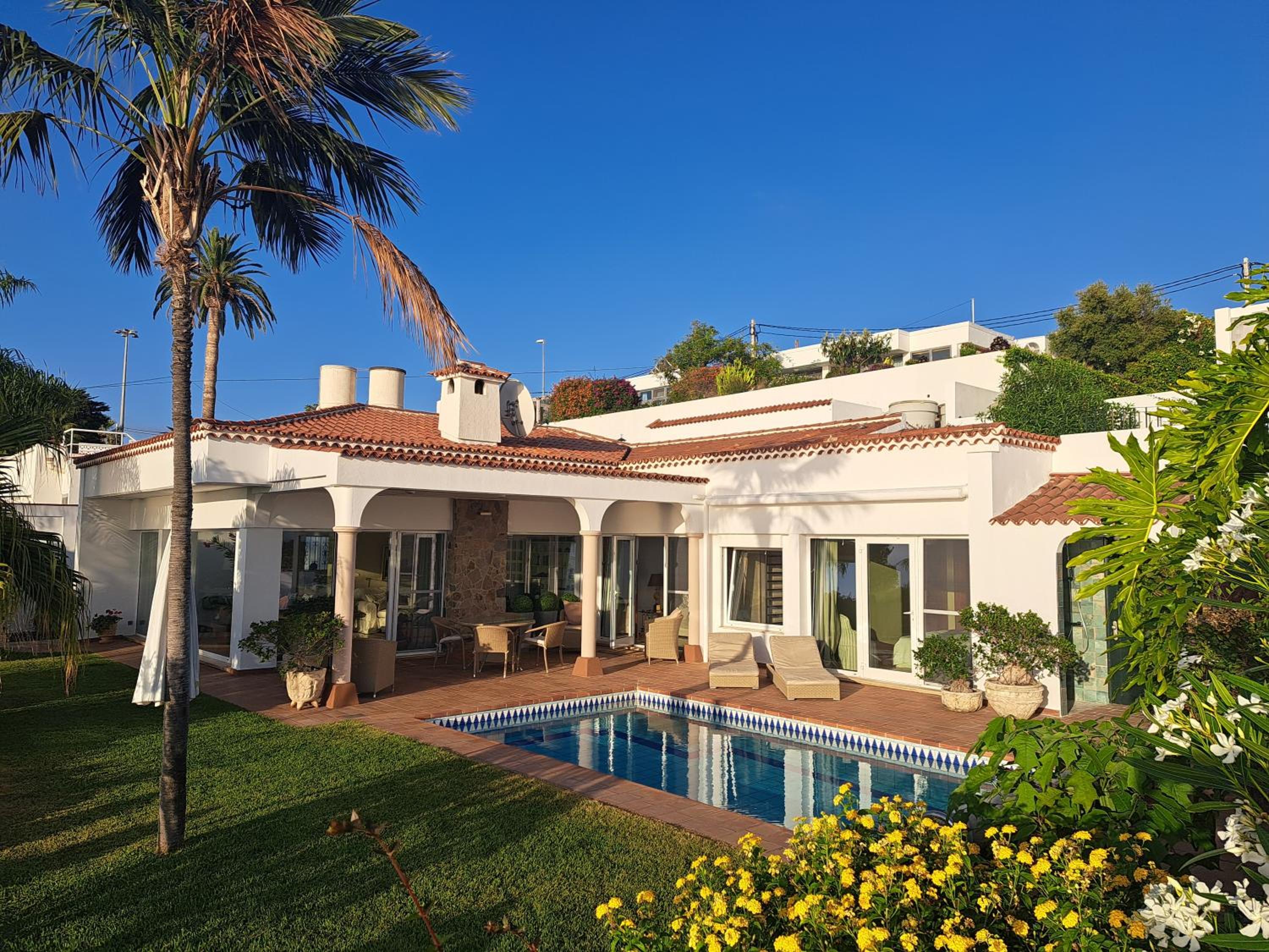 Three-Bedroom Villa photo 3
