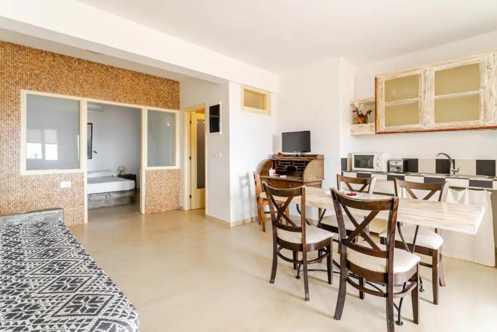 Two-Bedroom Apartment With Balcony And Sea View