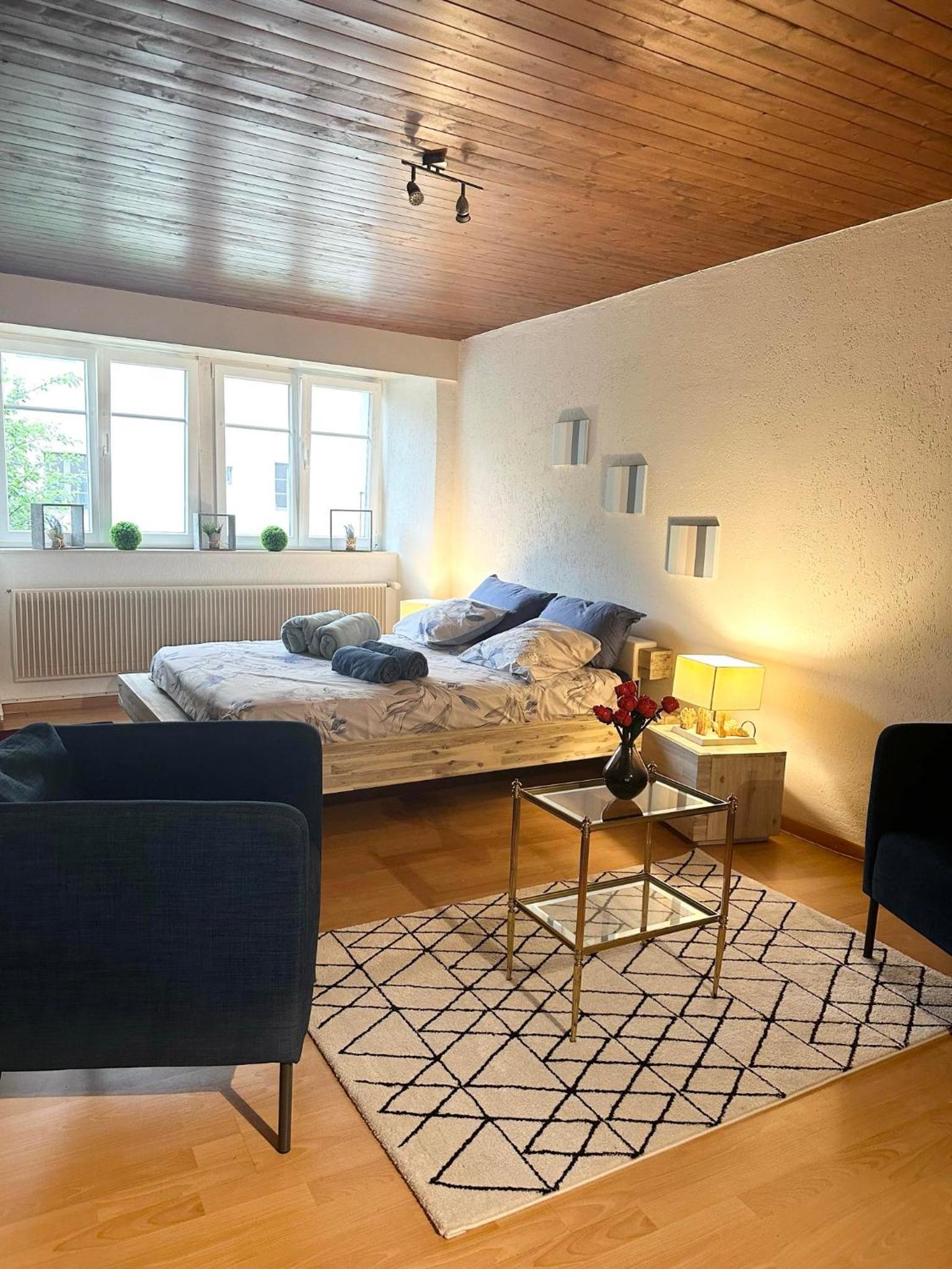 One-Bedroom Apartment photo 1