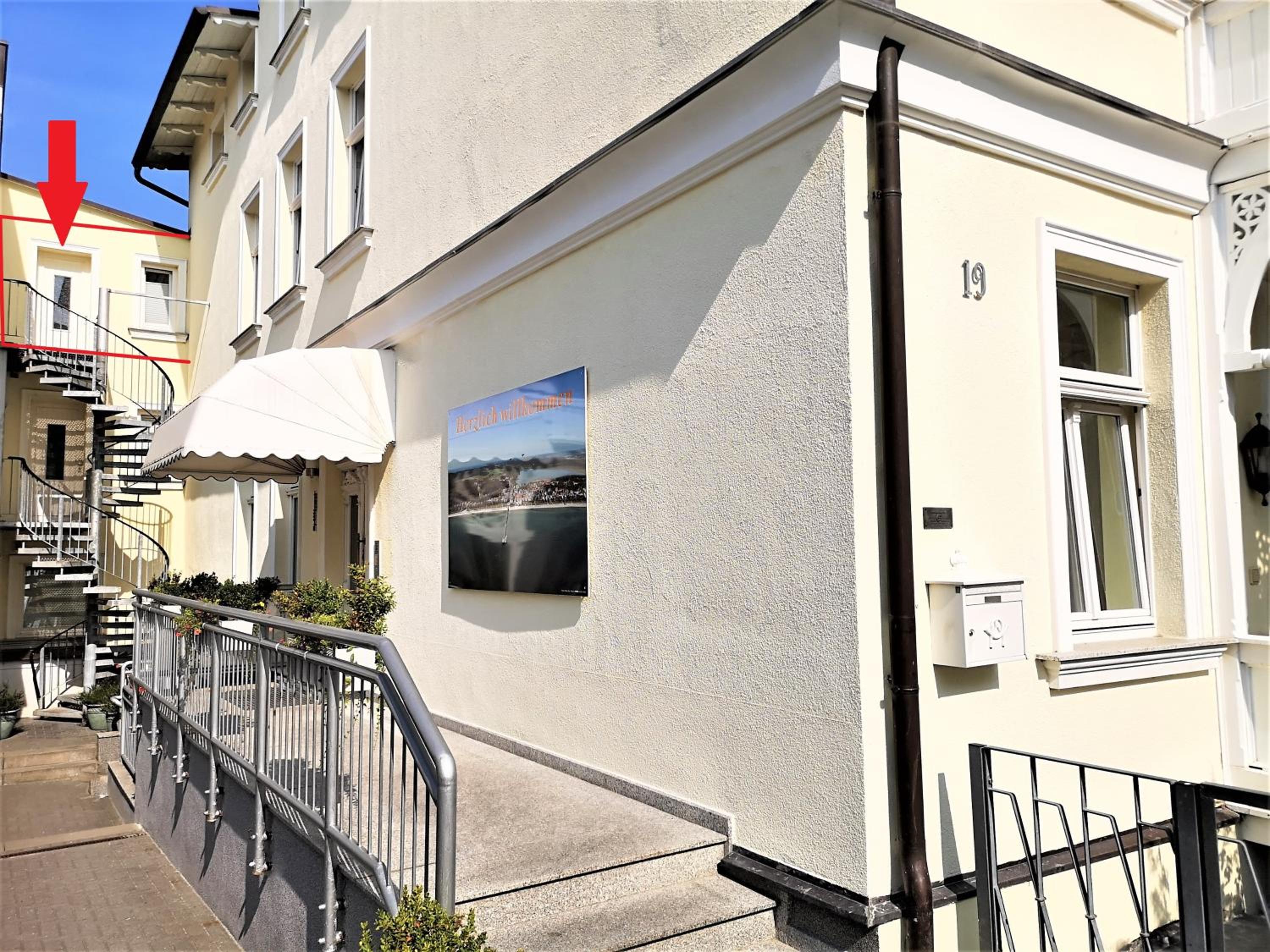 Two-Bedroom Family Apartment with Balcony photo 2