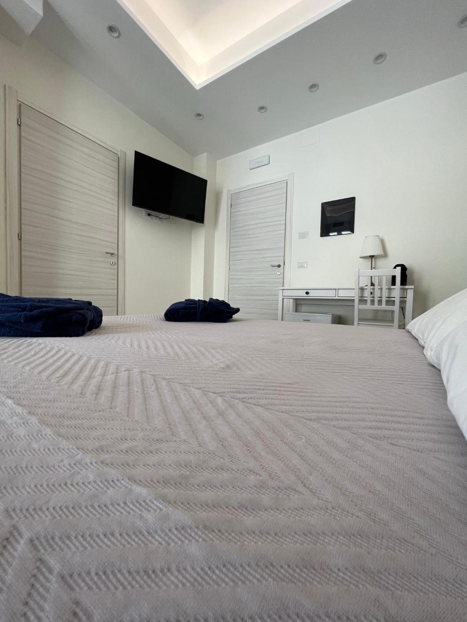 Standard Double Room photo 3