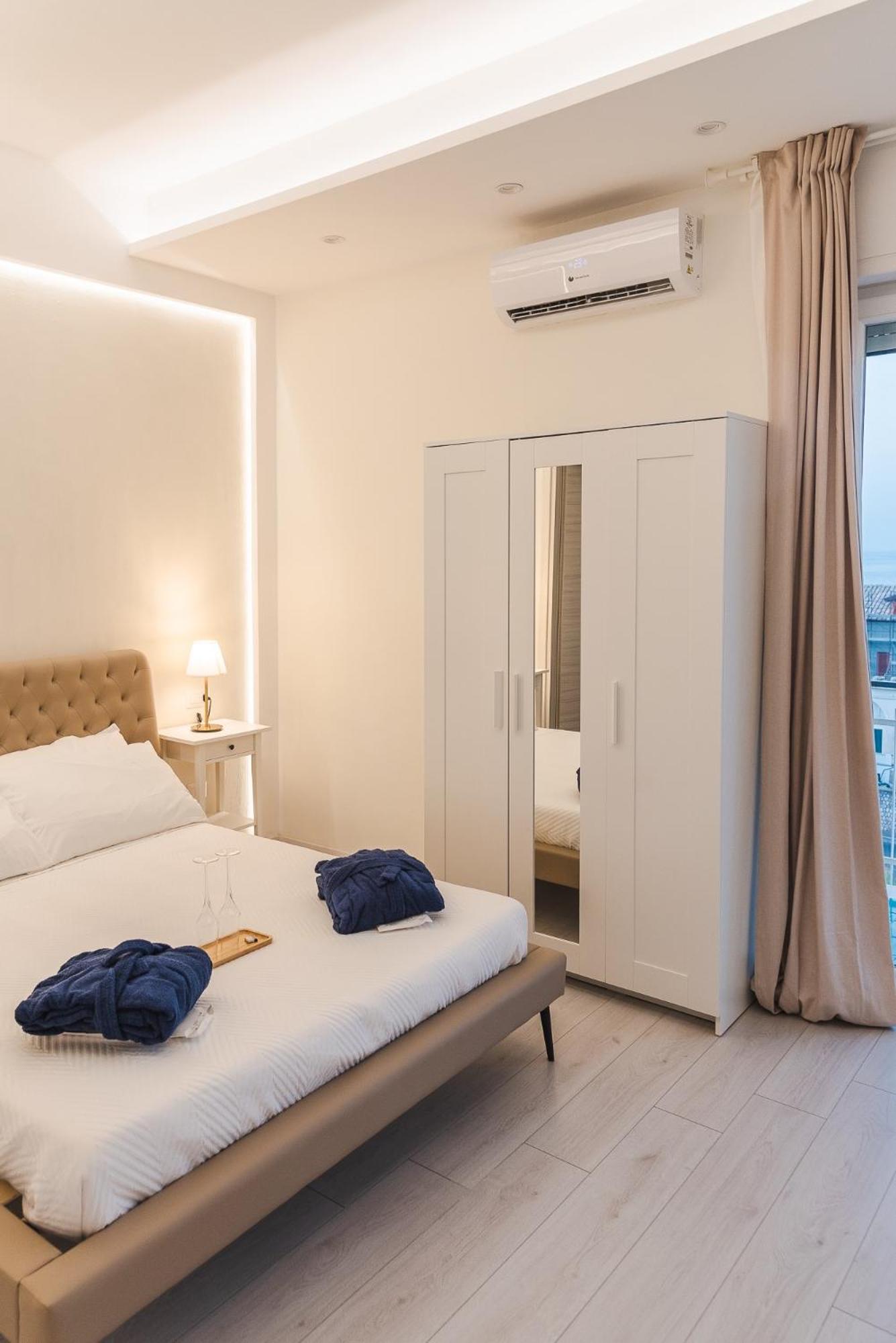 Deluxe Double Room with Balcony and Sea View photo 1