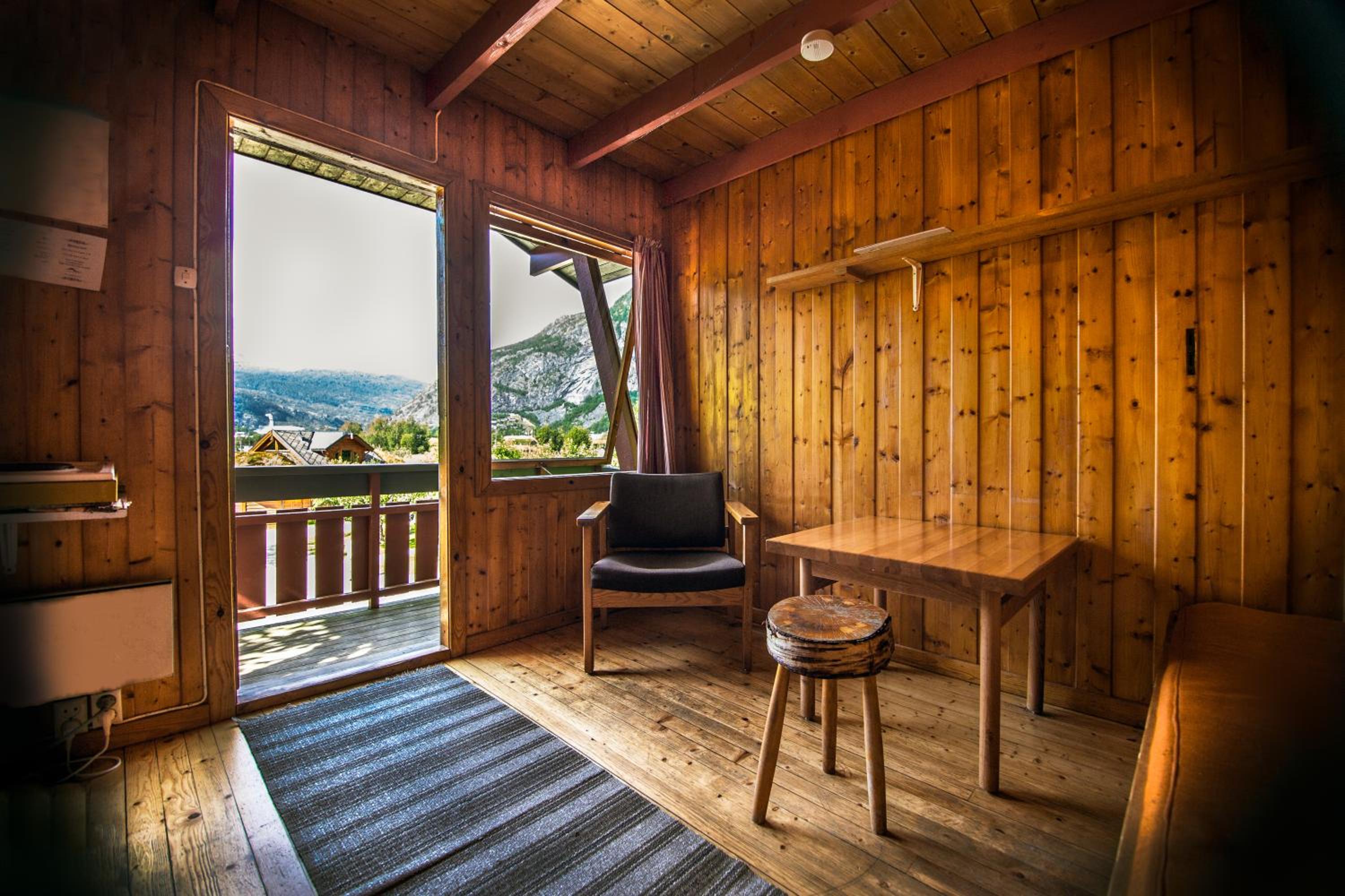 Cottage with Shared Bathroom (2 Adults)