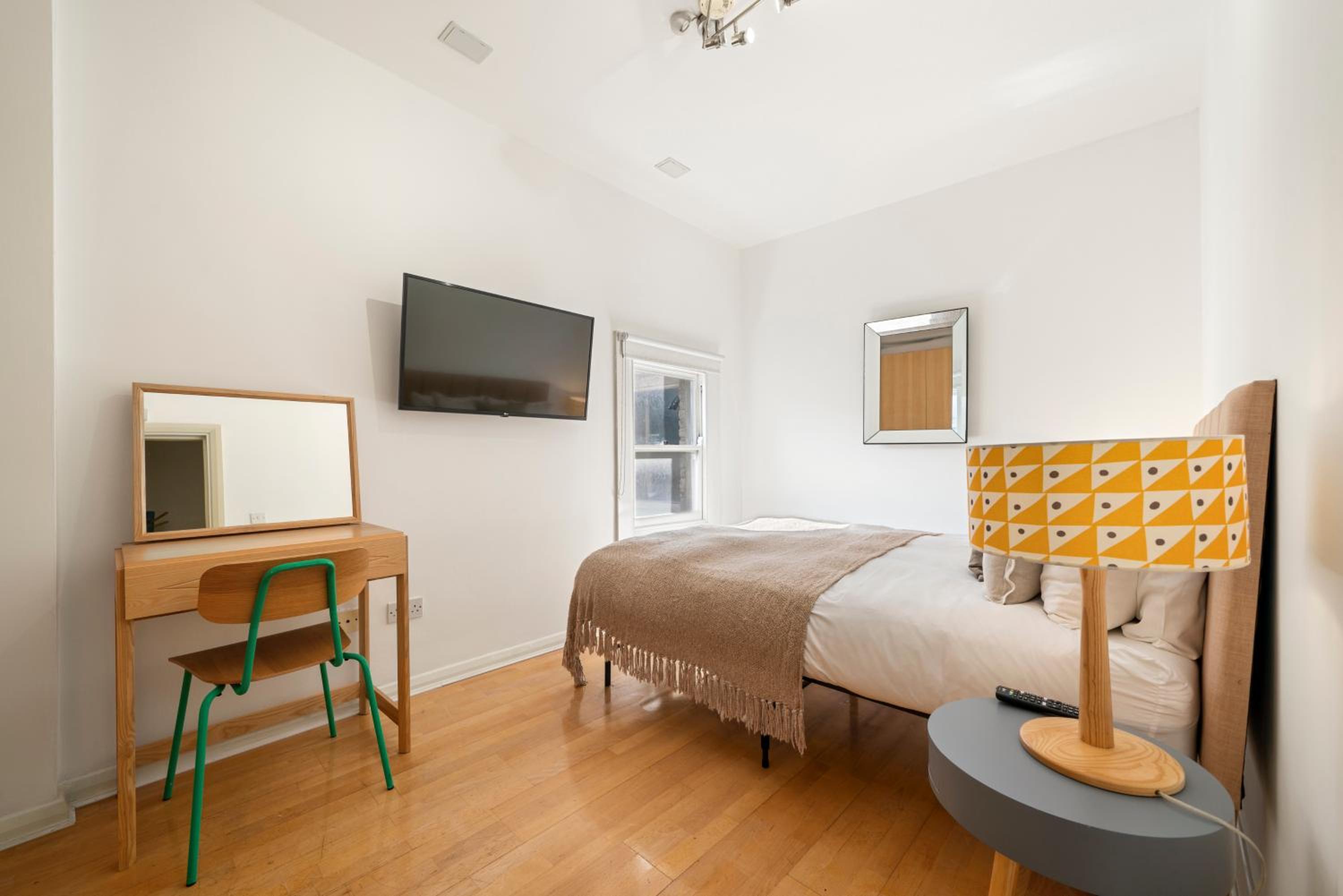 One-Bedroom Apartment photo 2
