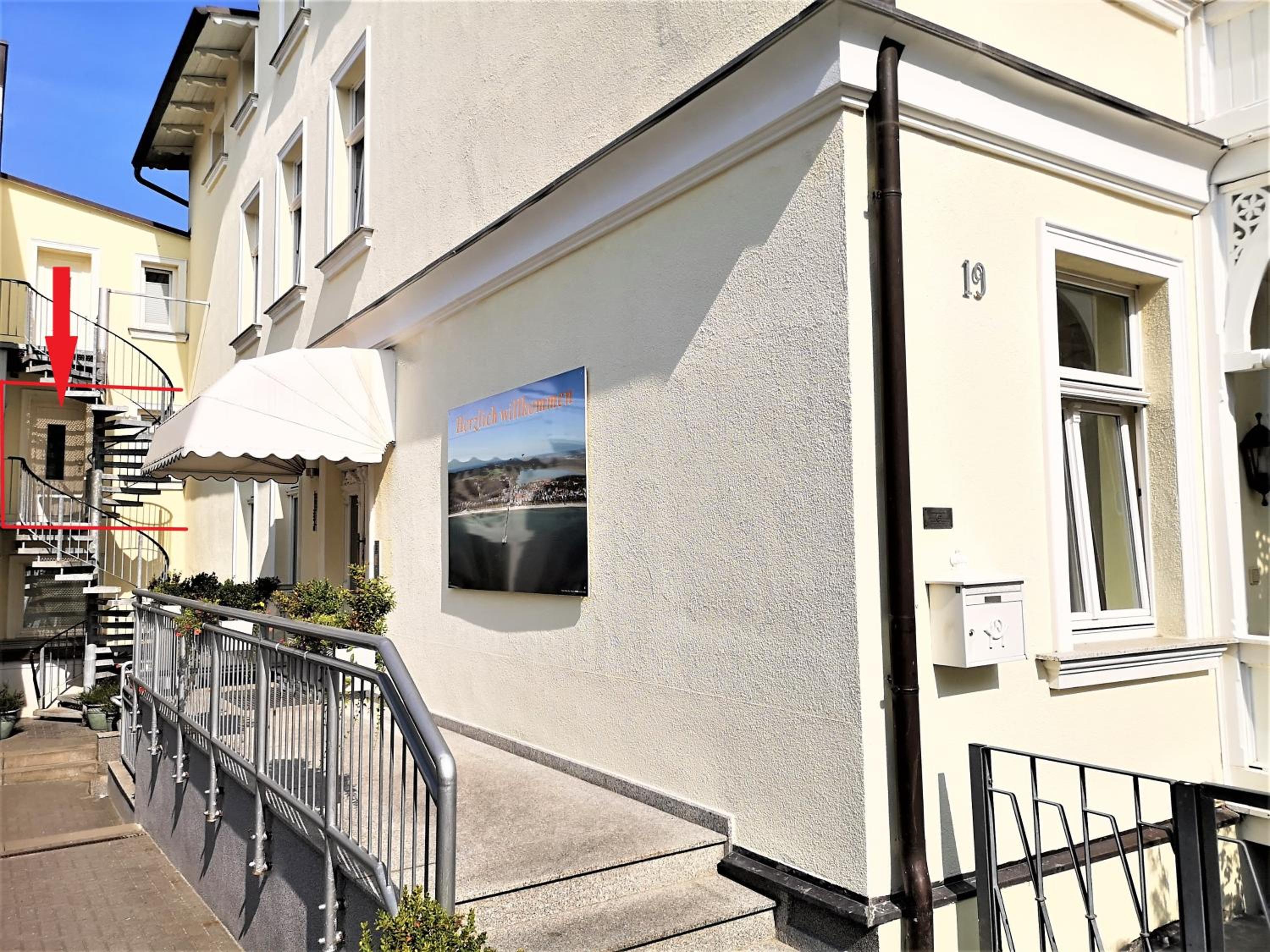 Two-Bedroom Apartment with Balcony photo 3