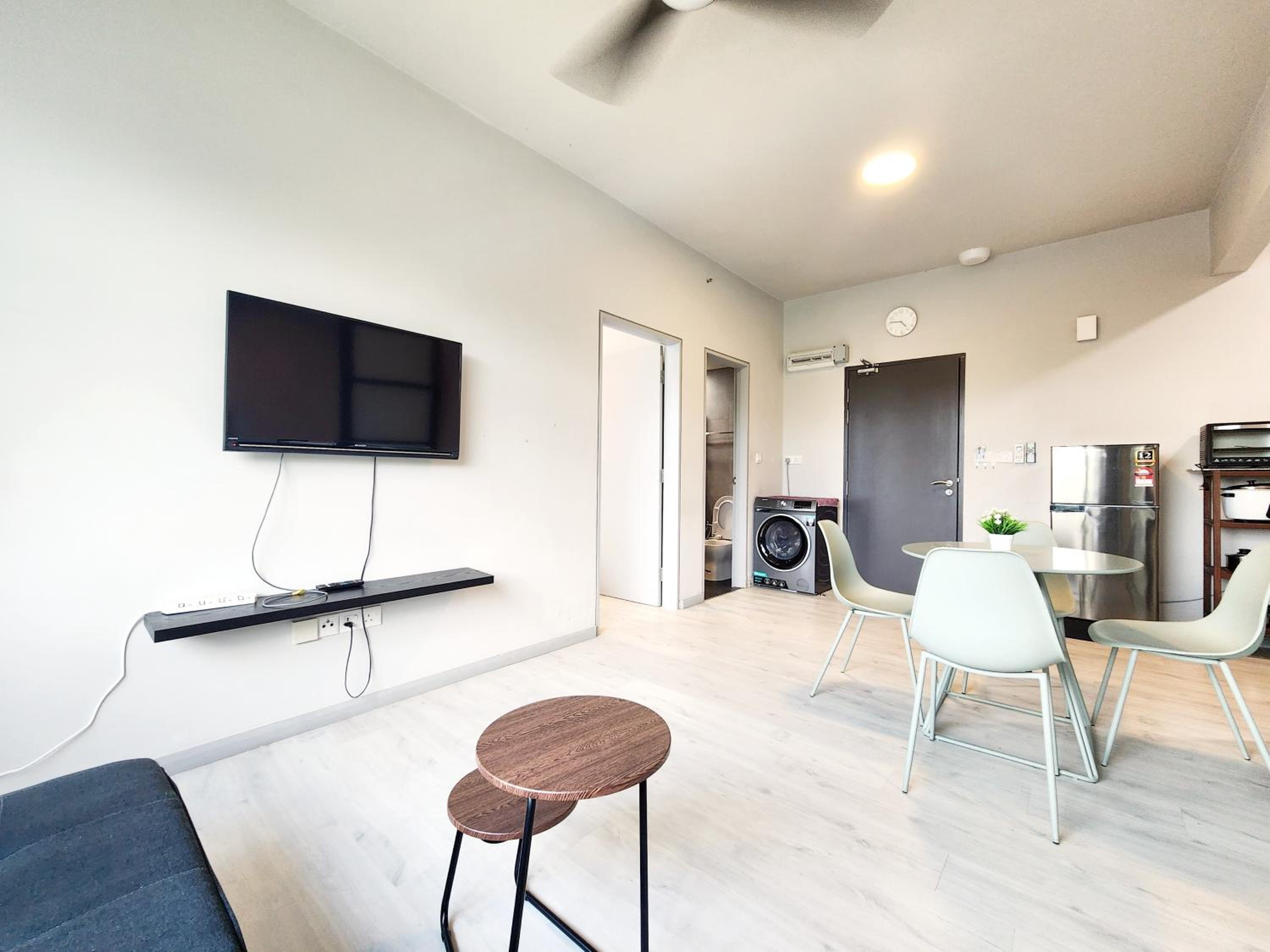 Apartment with City View - Photo 3