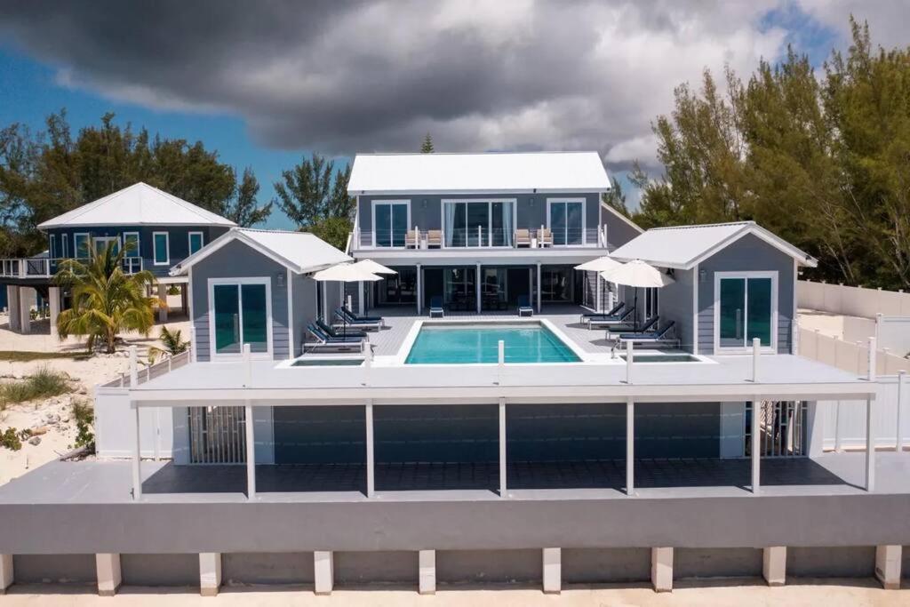 Villa photo 3