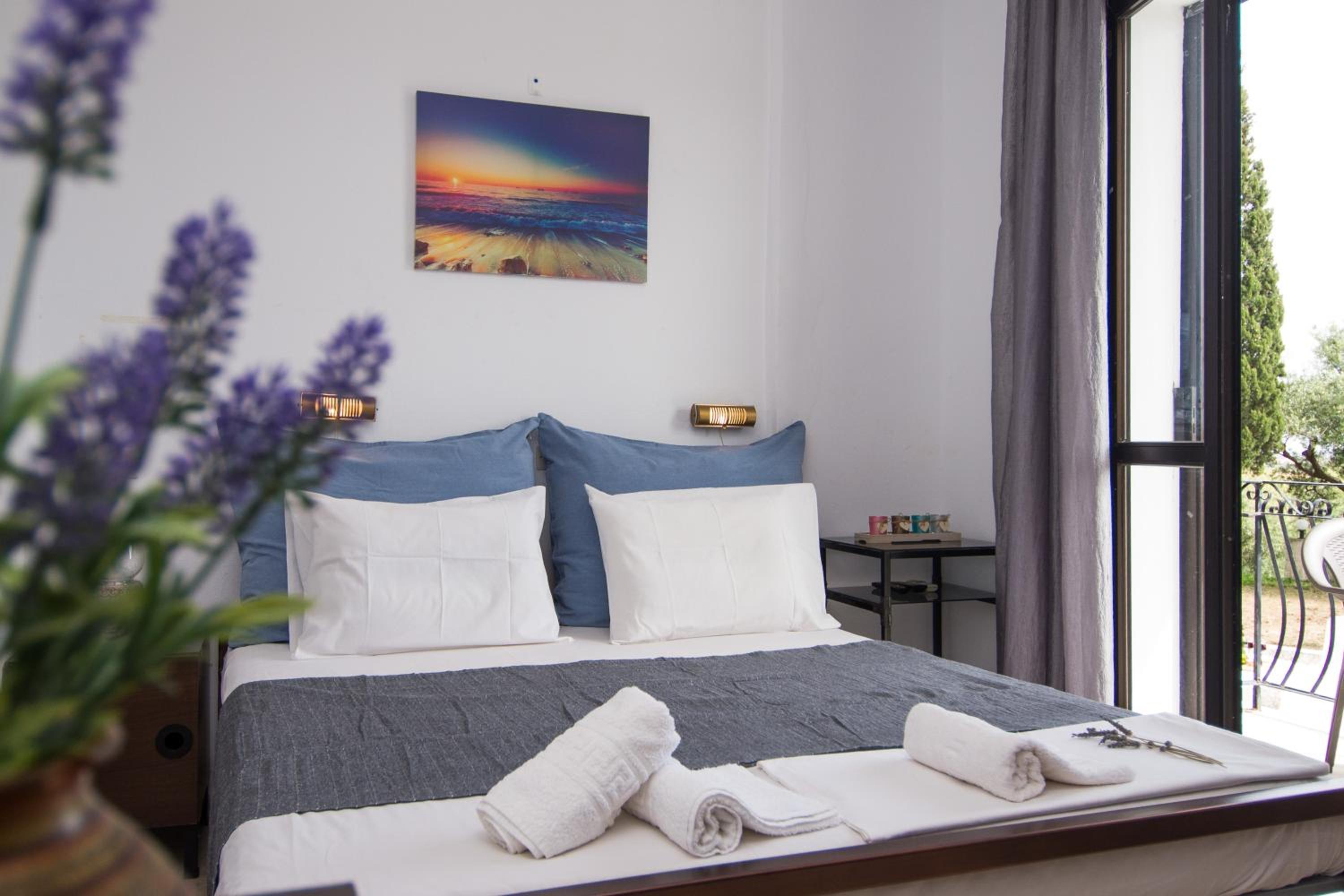 Queen Room with Garden View