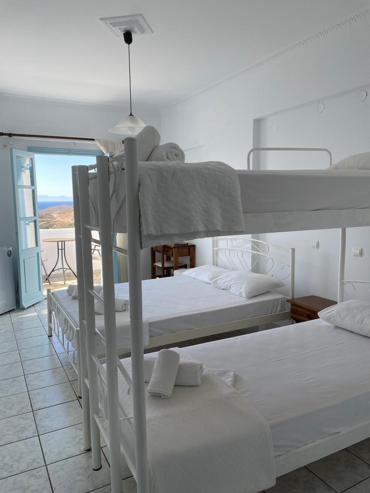Quadruple Room with Sea View - Photo 4