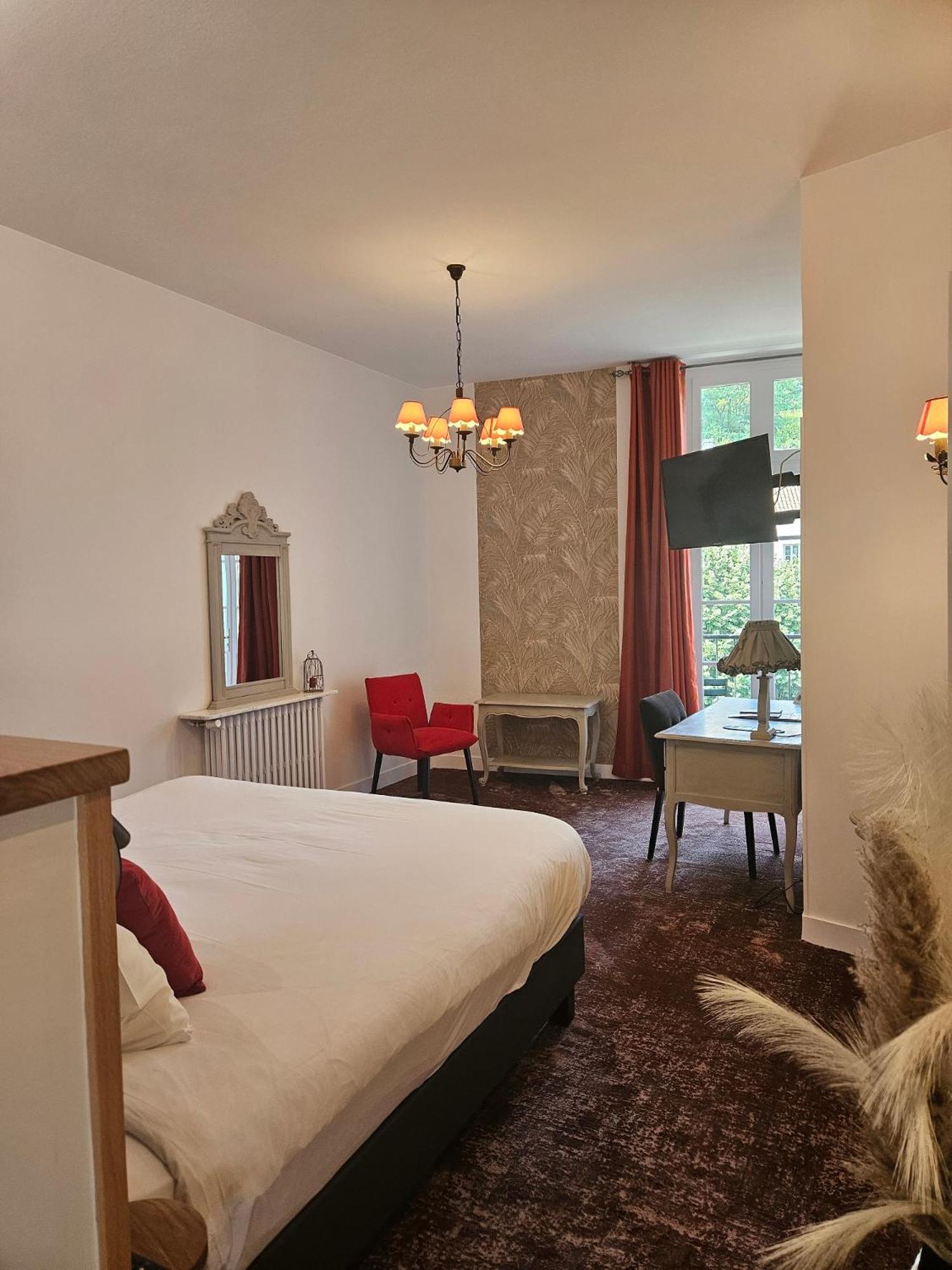 Junior Suite with Balcony photo 2