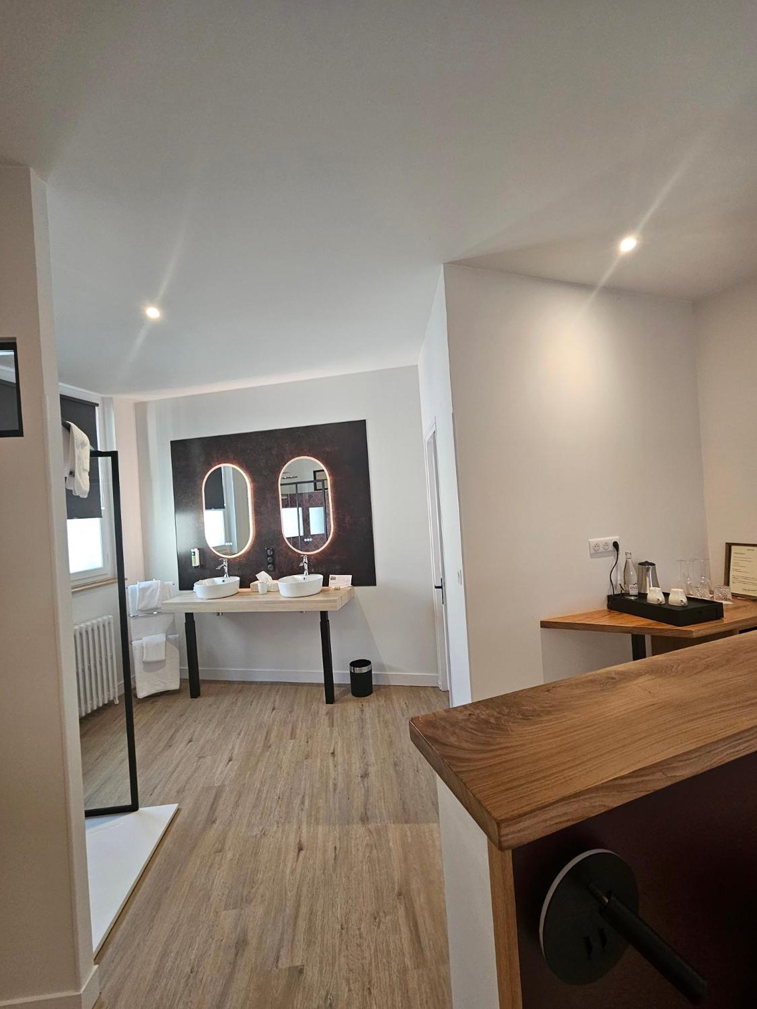 Junior Suite with Balcony photo 3
