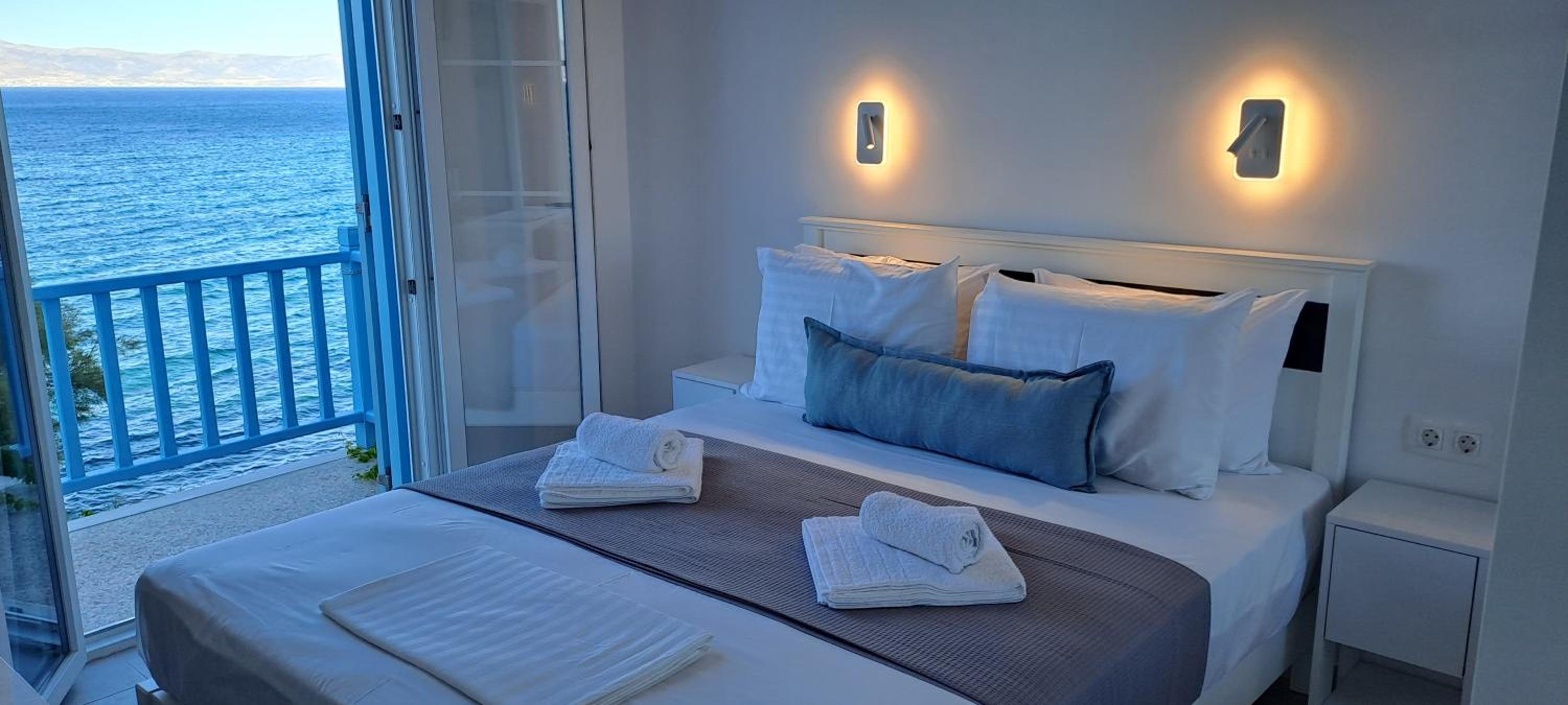 Apartment with Balcony photo 2