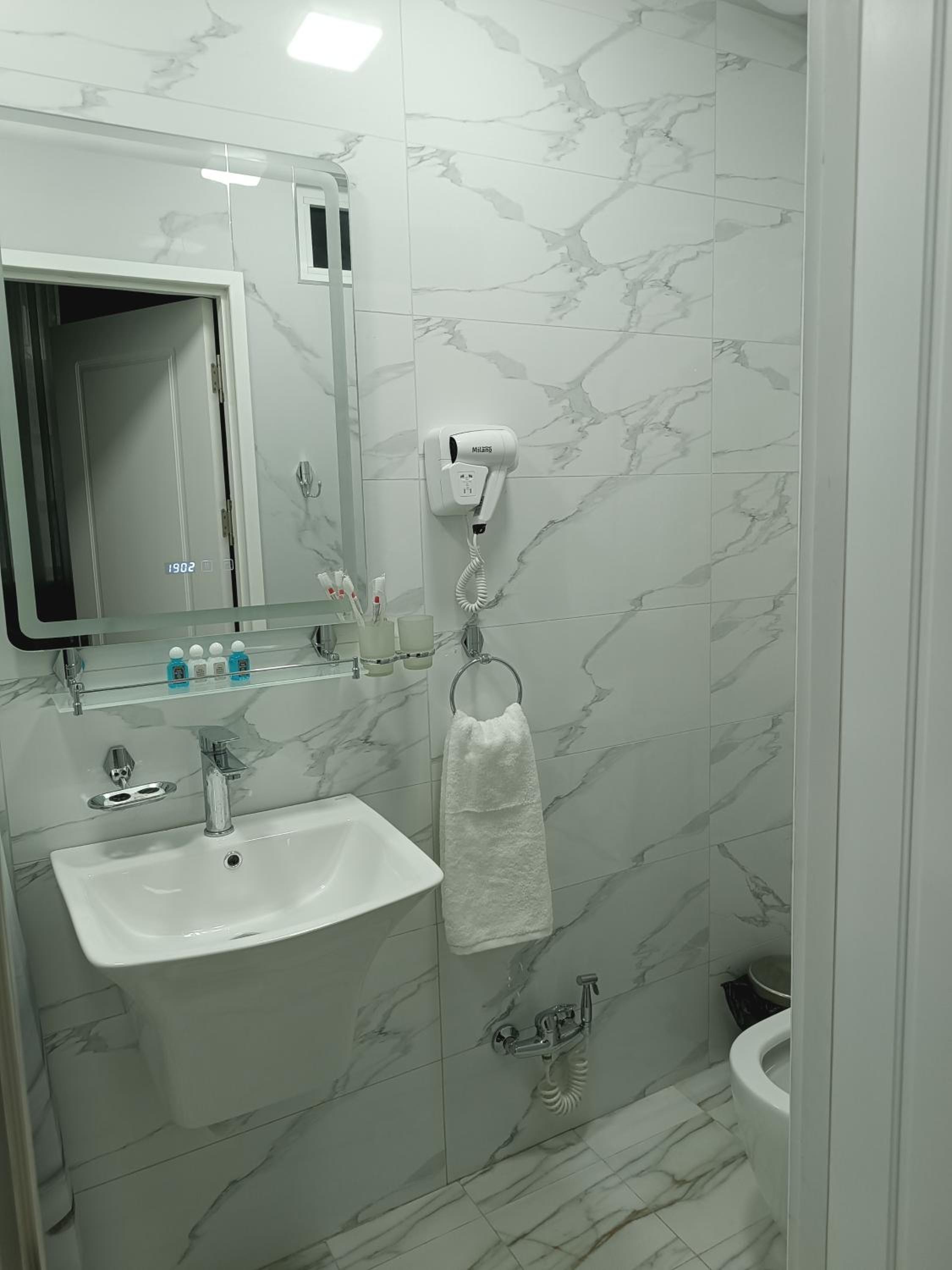 Deluxe Queen Room photo 2